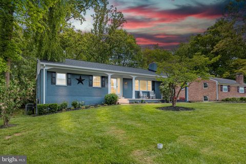 Photo of 4324 Jackson Place, ALEXANDRIA, VA 22309 (MLS # VAFX2306976)