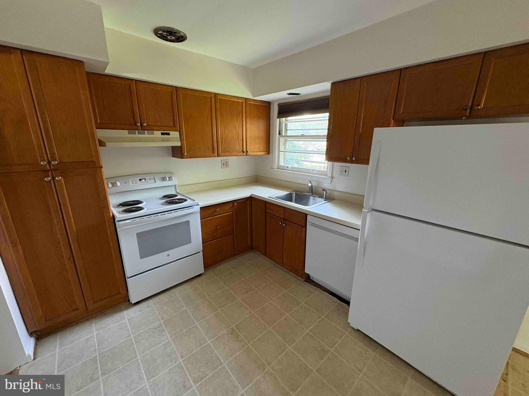 9702 SINGLETON DRIVE