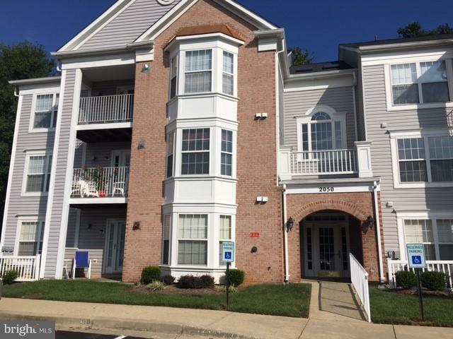 Spacious condo in move-in condition located close to major routes to Baltimore and Washington. Short distance to Historic Annapolis, Anne Arundel Medical Center, Naval Academy, shopping, restaurants and much more. Ready for occupancy 5/19.Tenant is required to obtain $300,000 liability insurance.