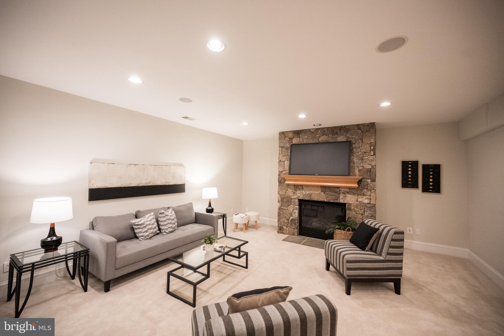 MAYWOOD - Residential