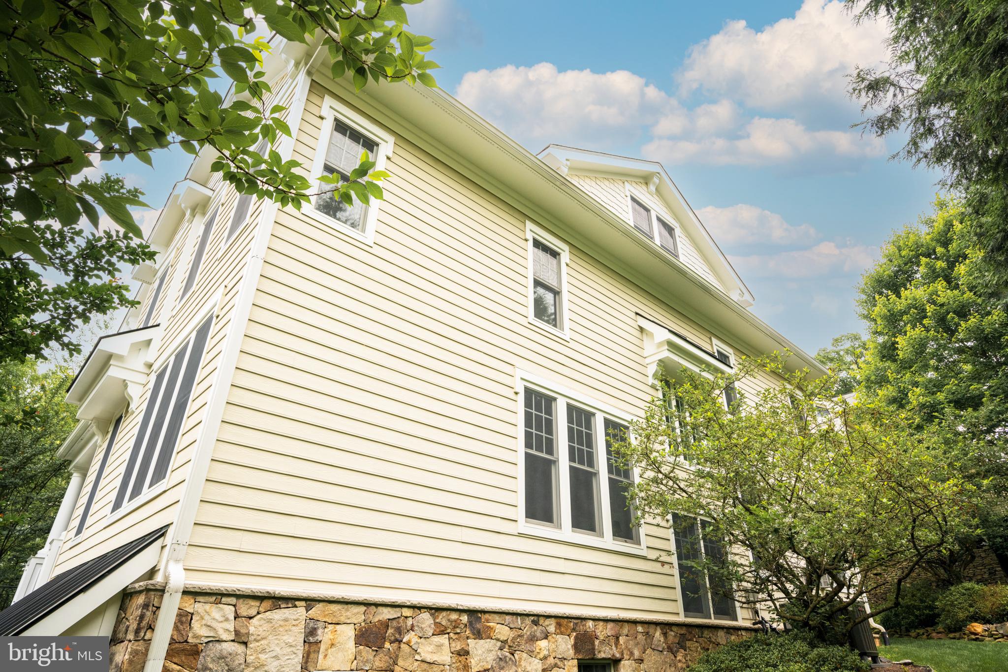 MAYWOOD - Residential