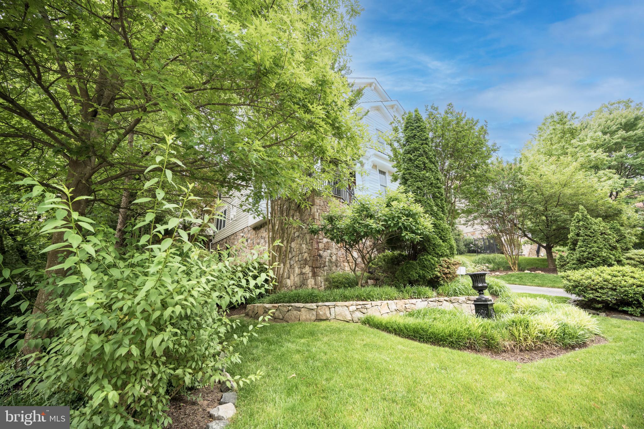 MAYWOOD - Residential