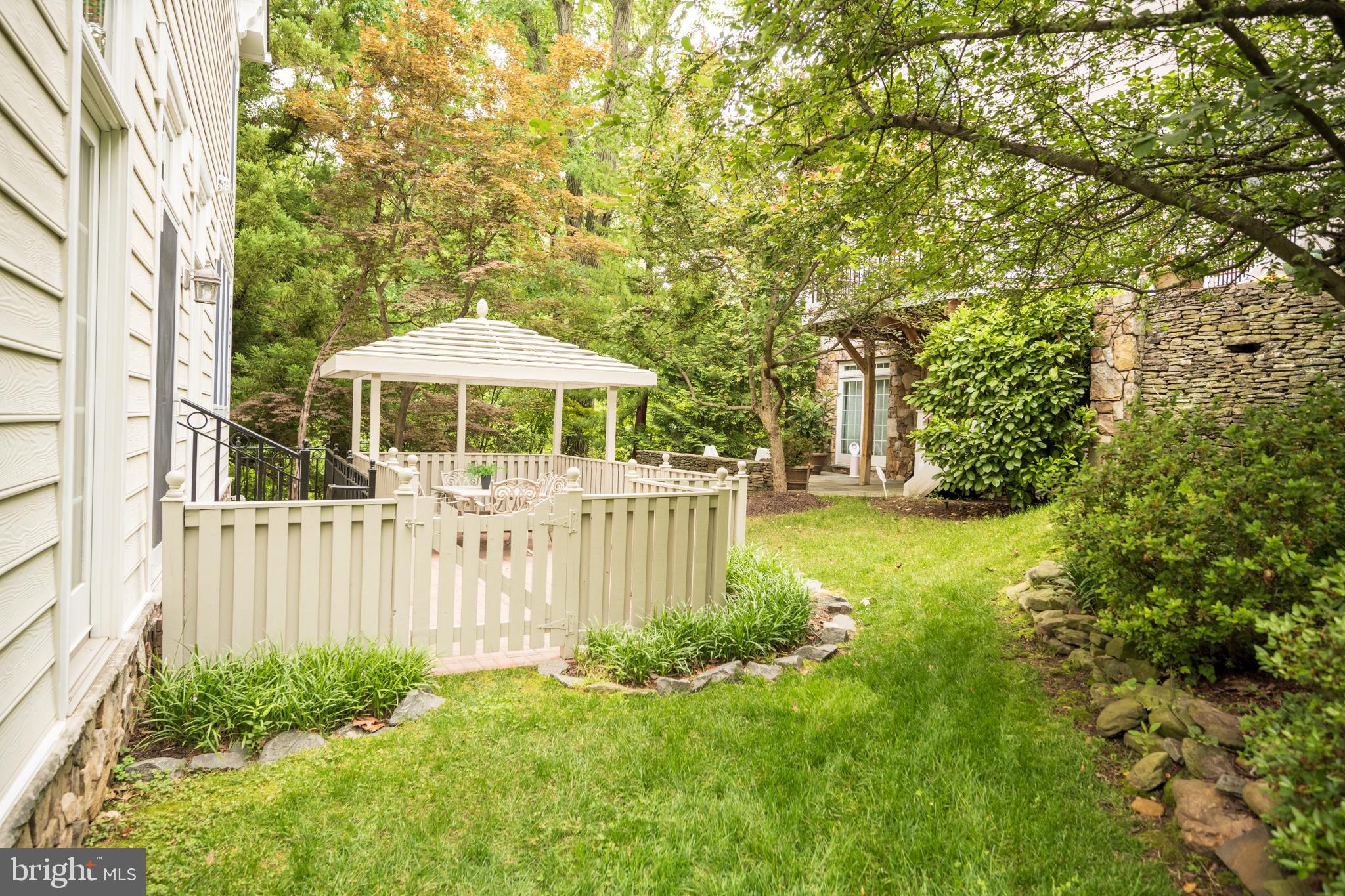 MAYWOOD - Residential