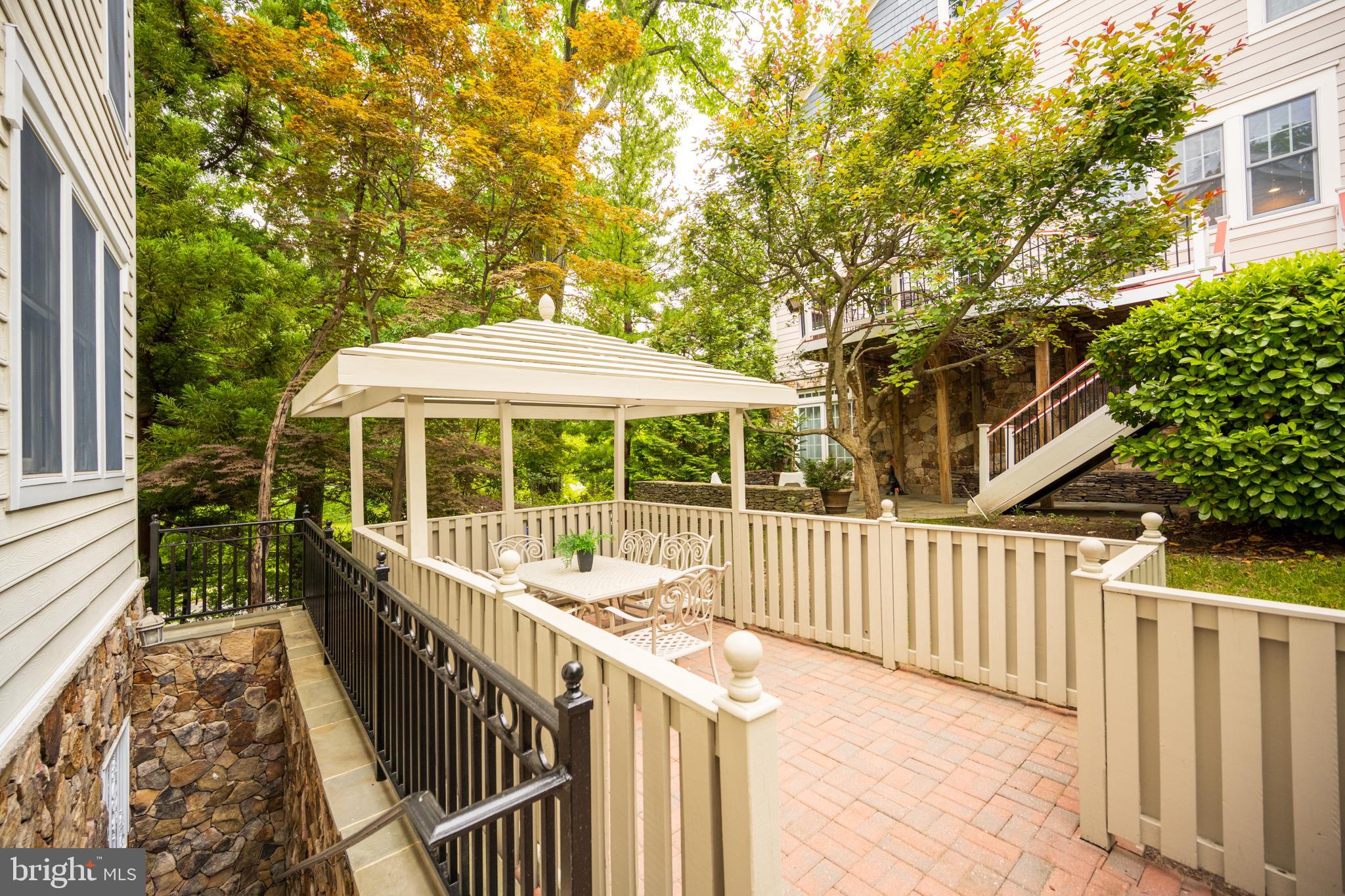 MAYWOOD - Residential