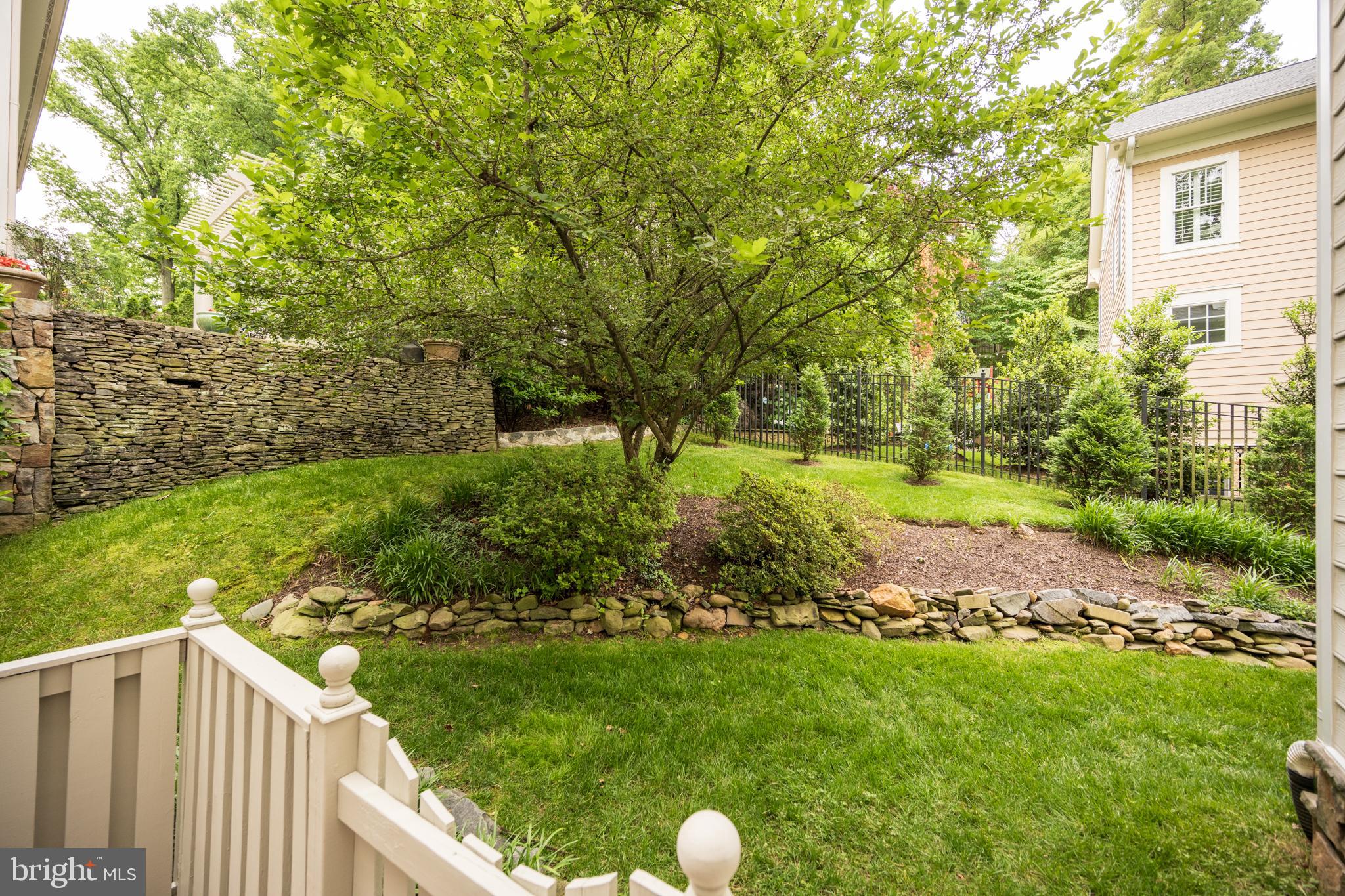 MAYWOOD - Residential