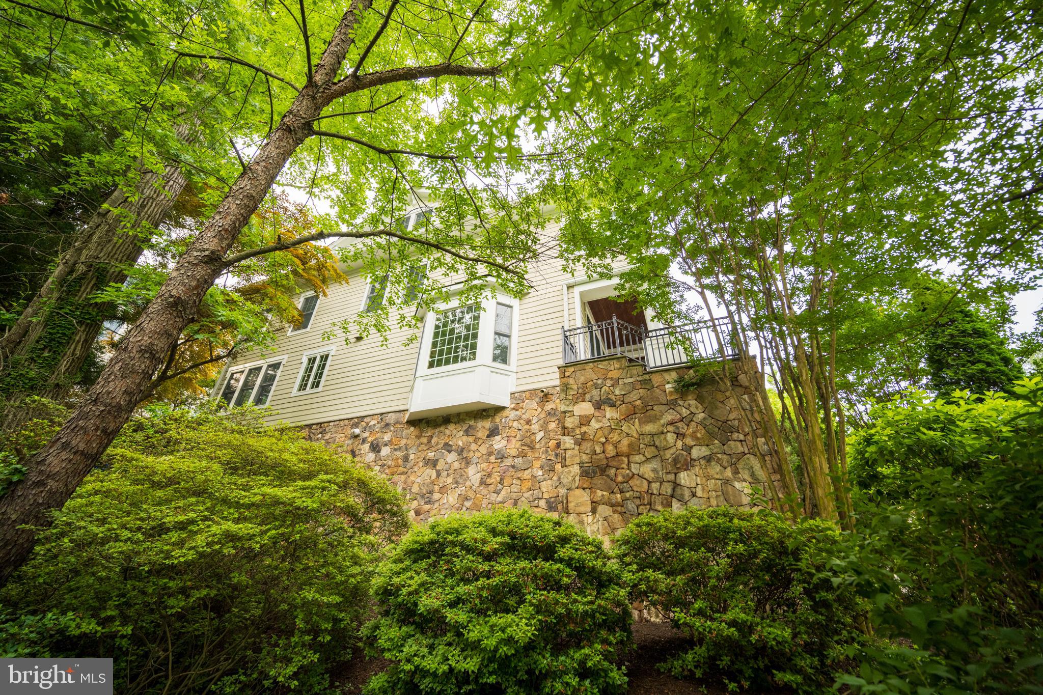 MAYWOOD - Residential