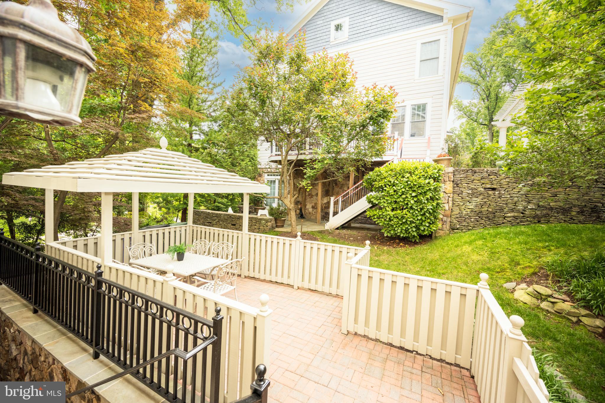 MAYWOOD - Residential