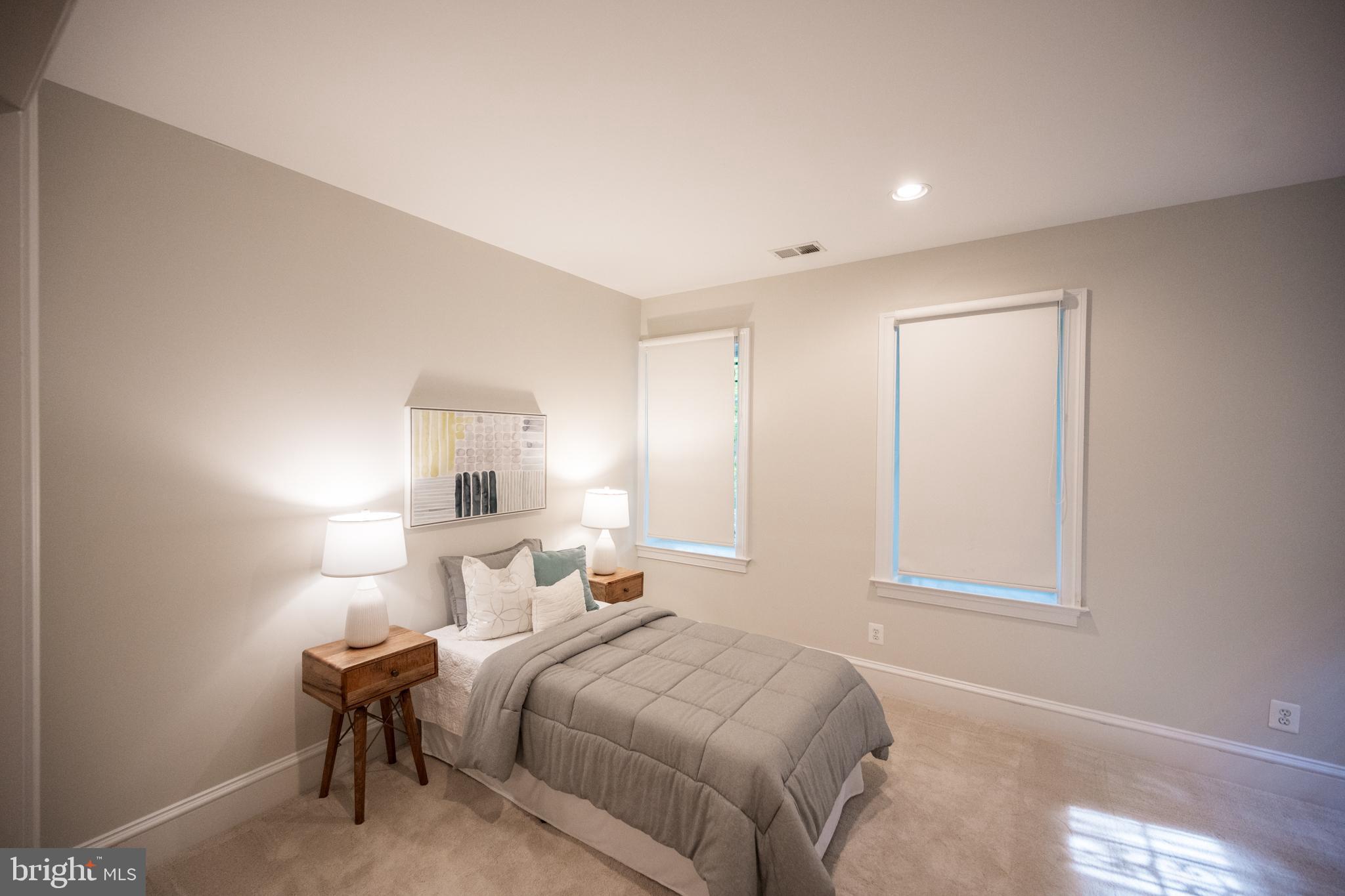 MAYWOOD - Residential