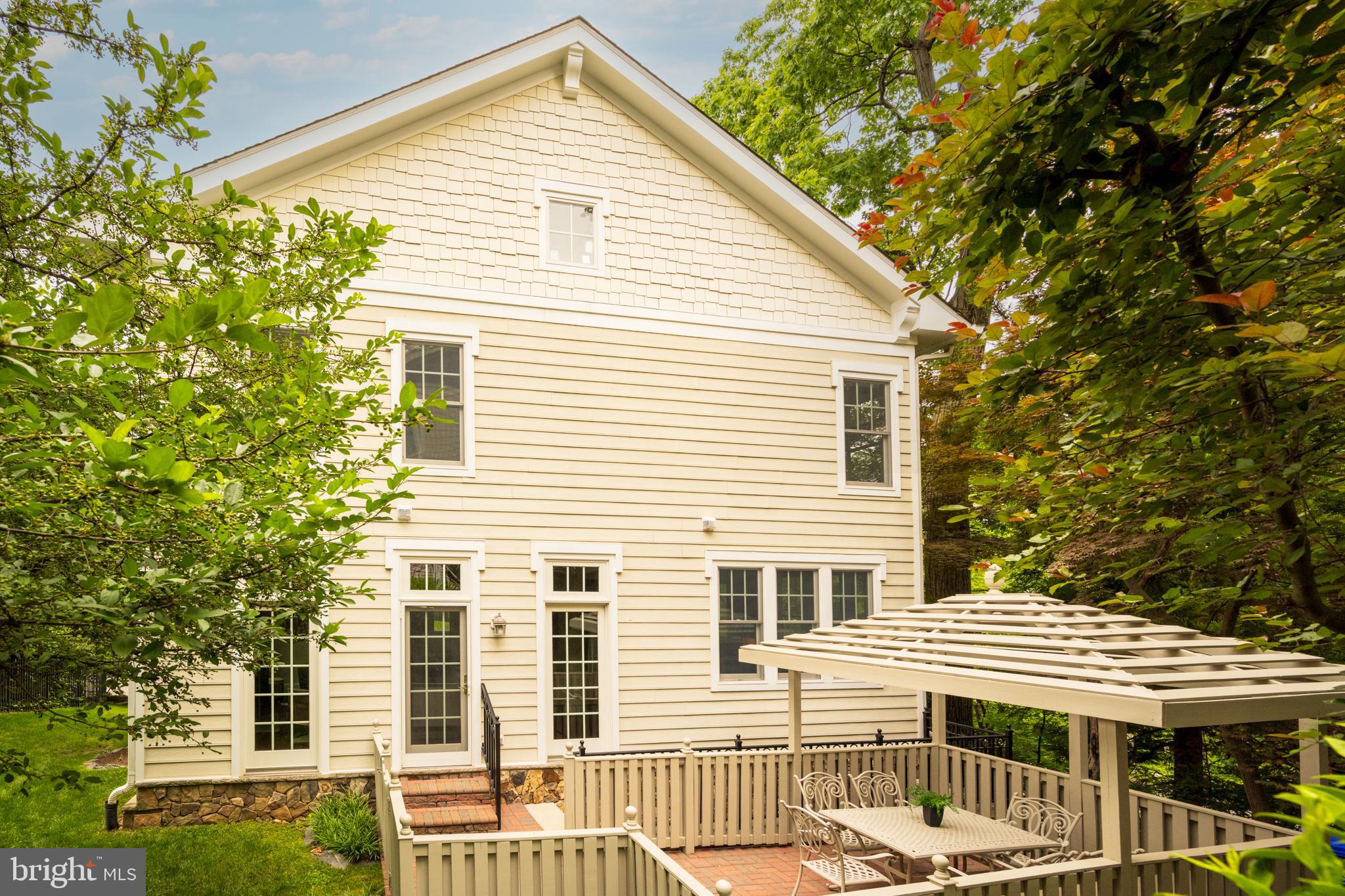 MAYWOOD - Residential