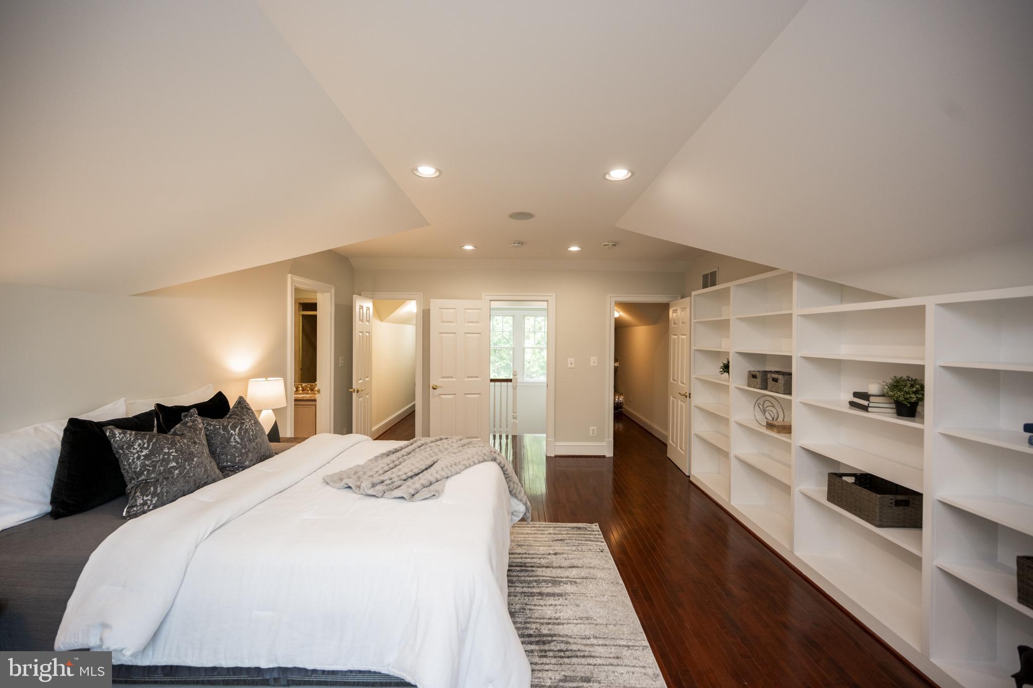 MAYWOOD - Residential