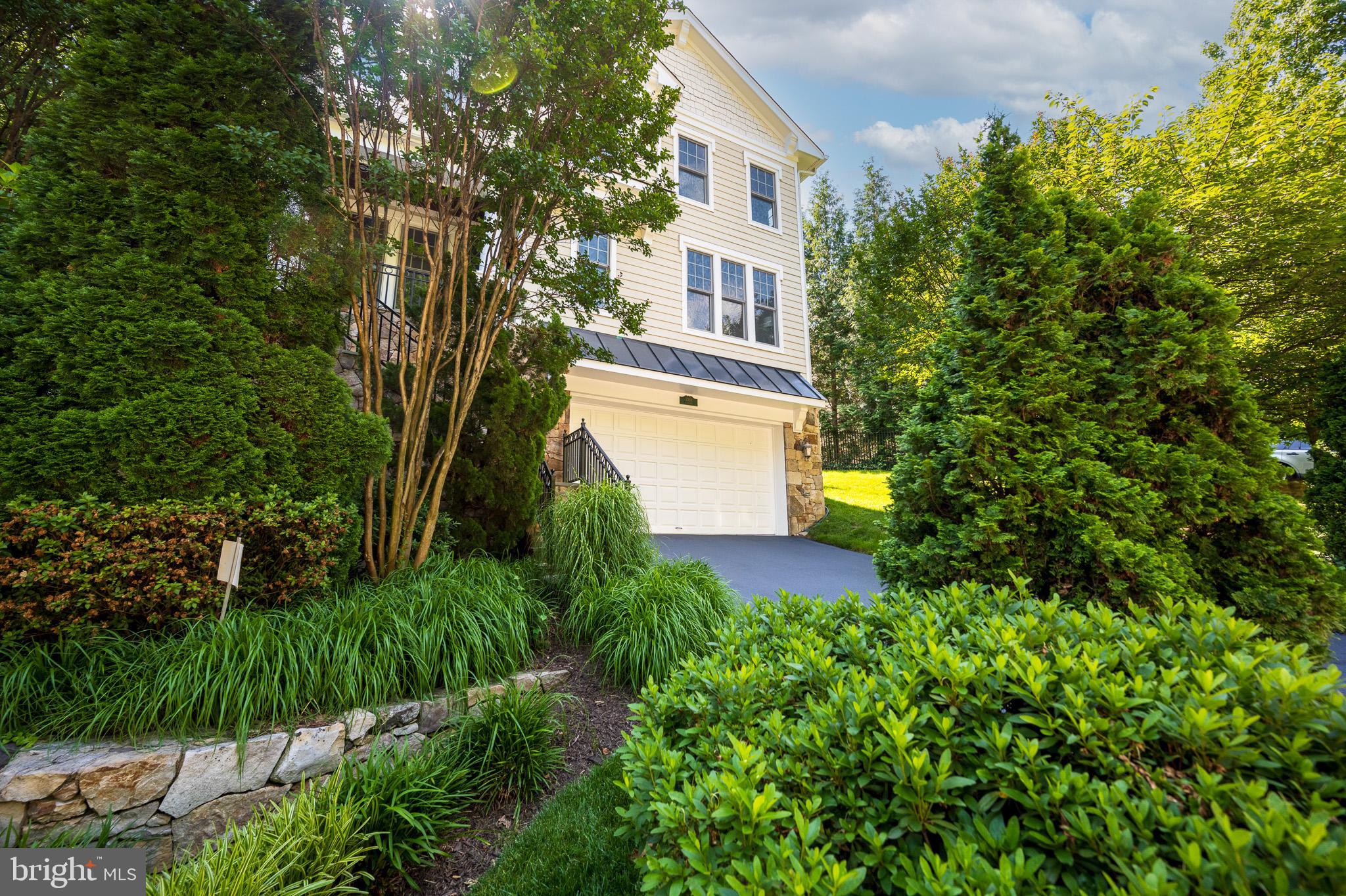 MAYWOOD - Residential