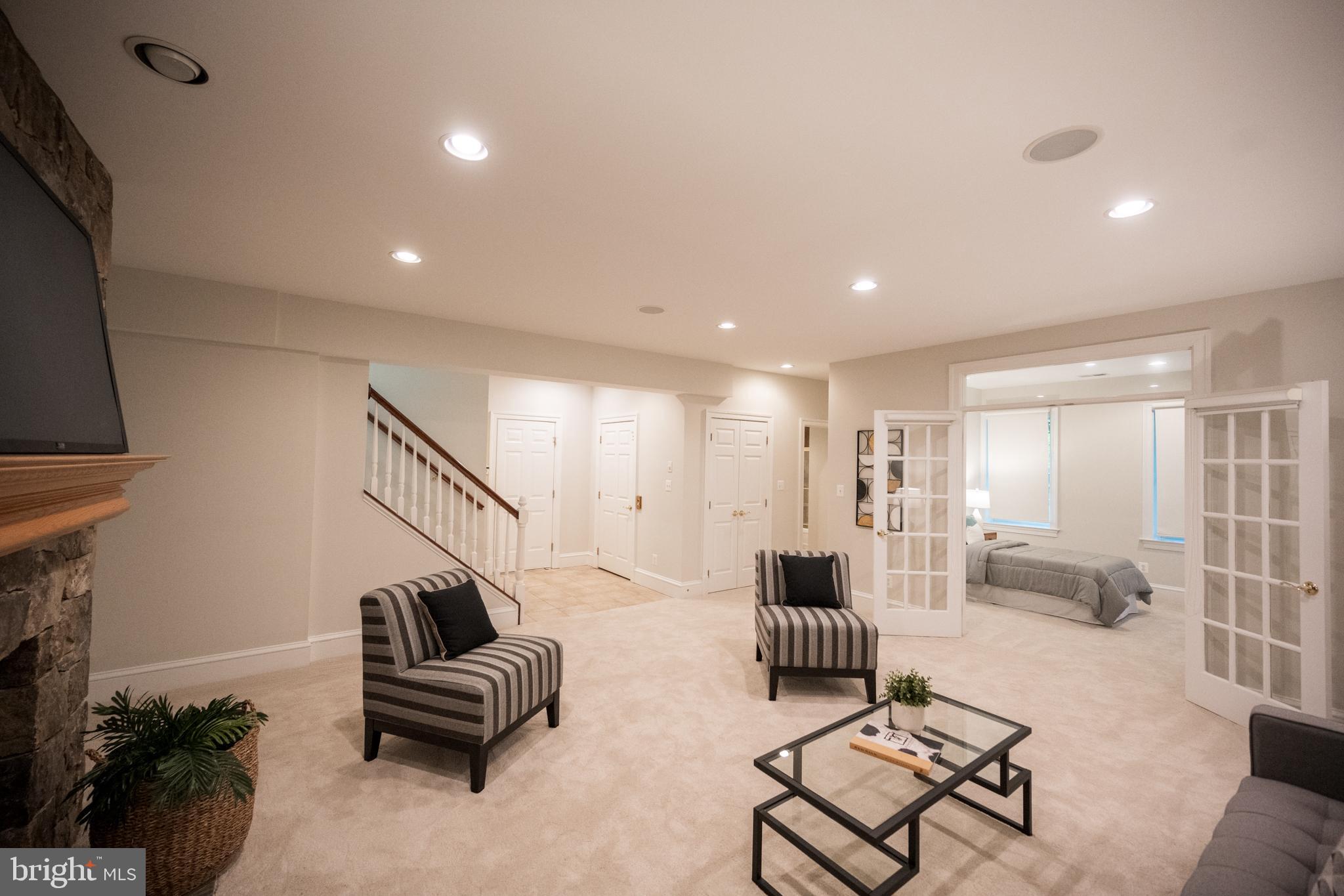 MAYWOOD - Residential