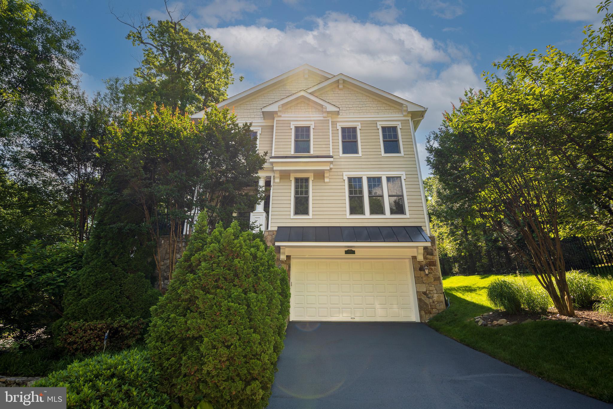 MAYWOOD - Residential