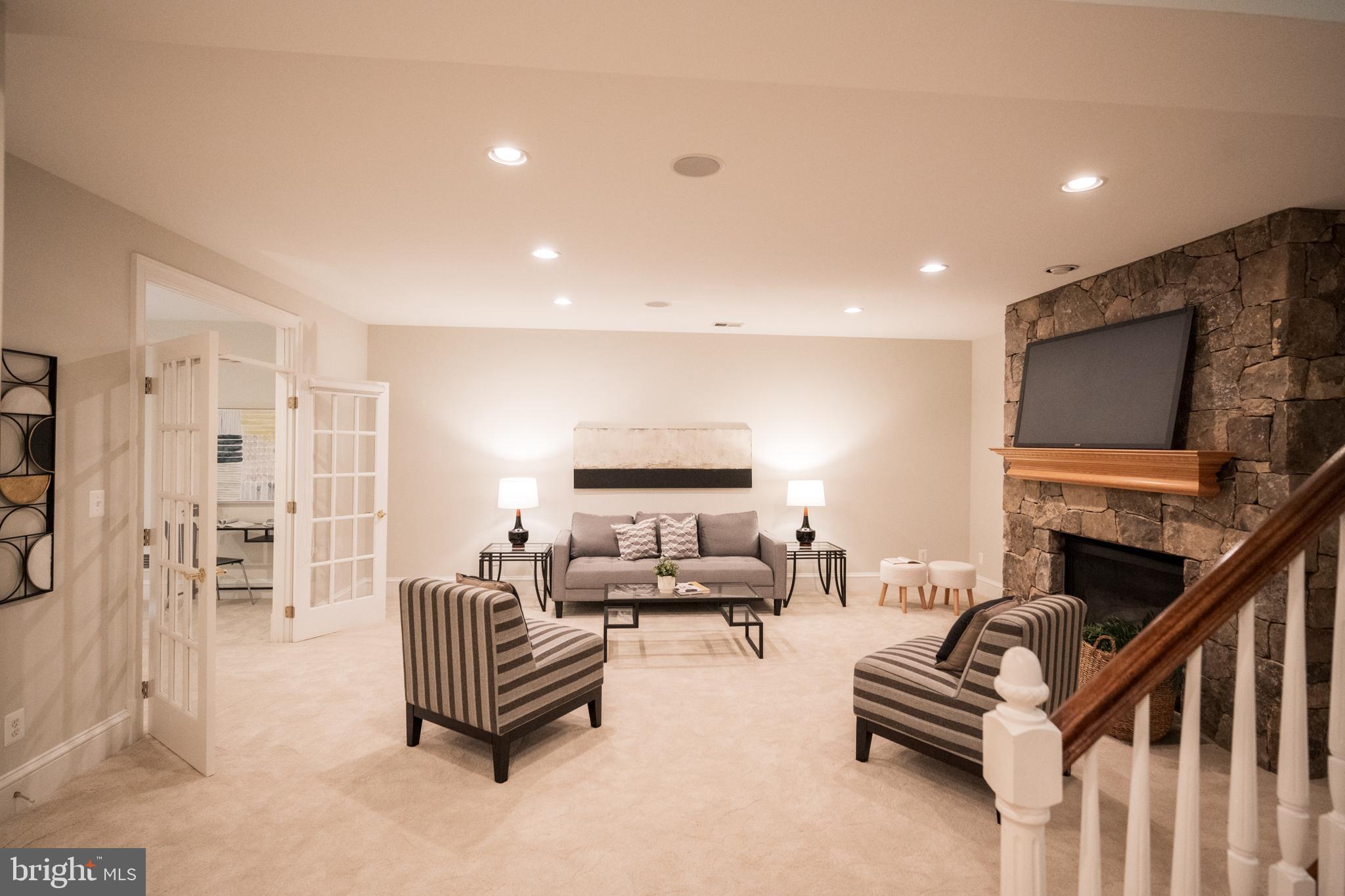 MAYWOOD - Residential