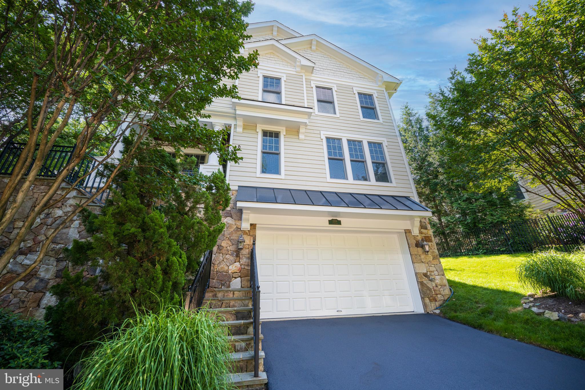 MAYWOOD - Residential