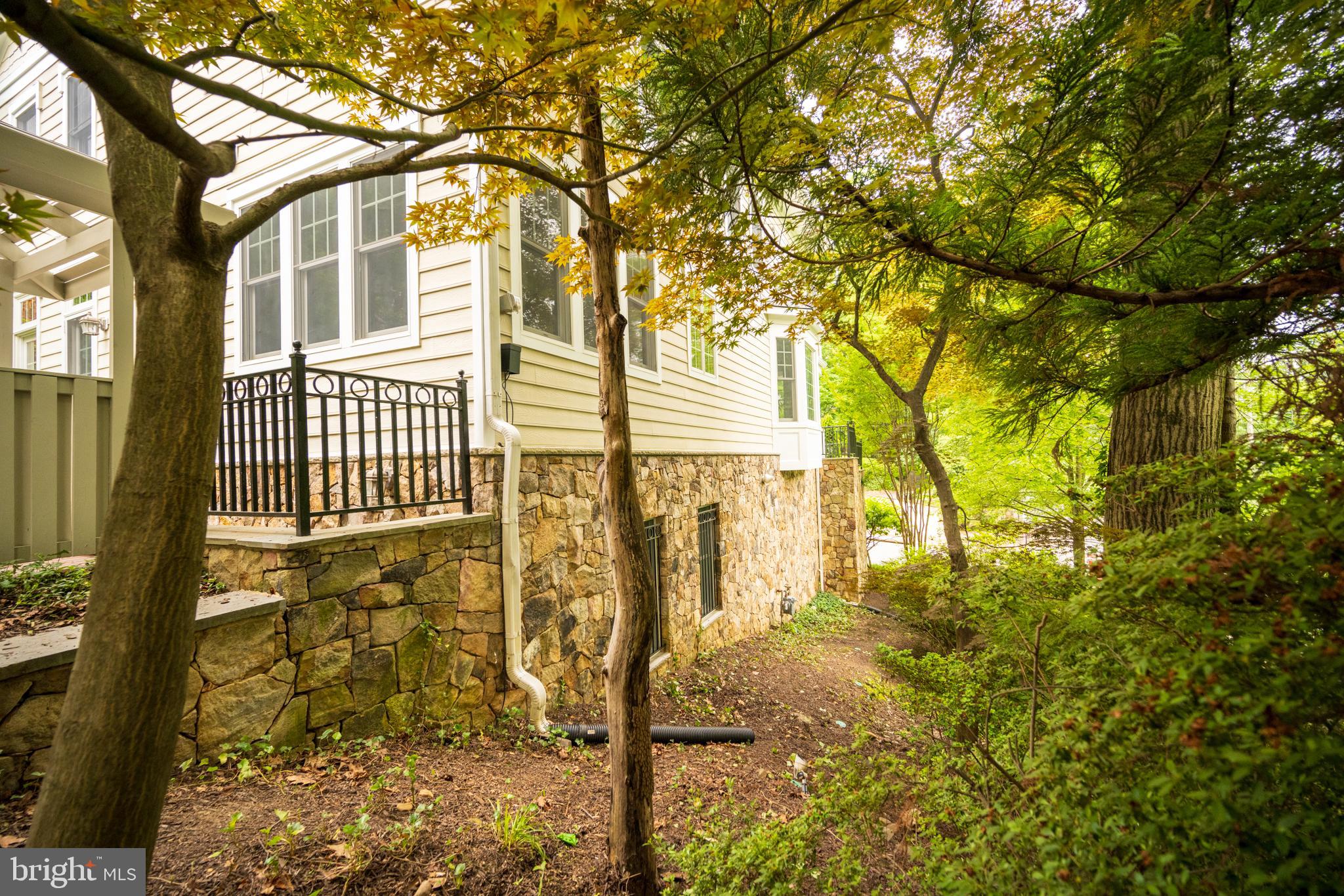 MAYWOOD - Residential