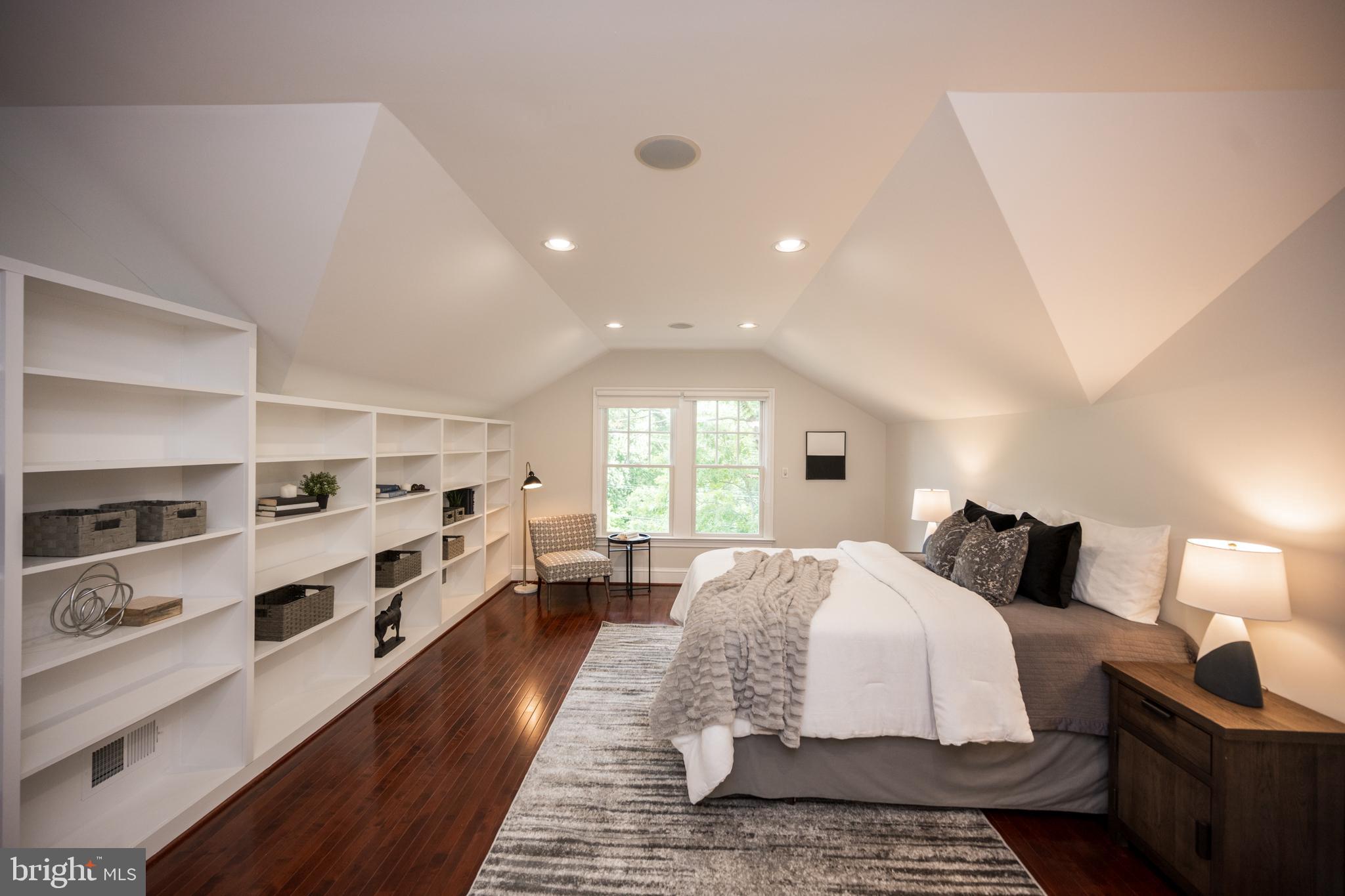 MAYWOOD - Residential