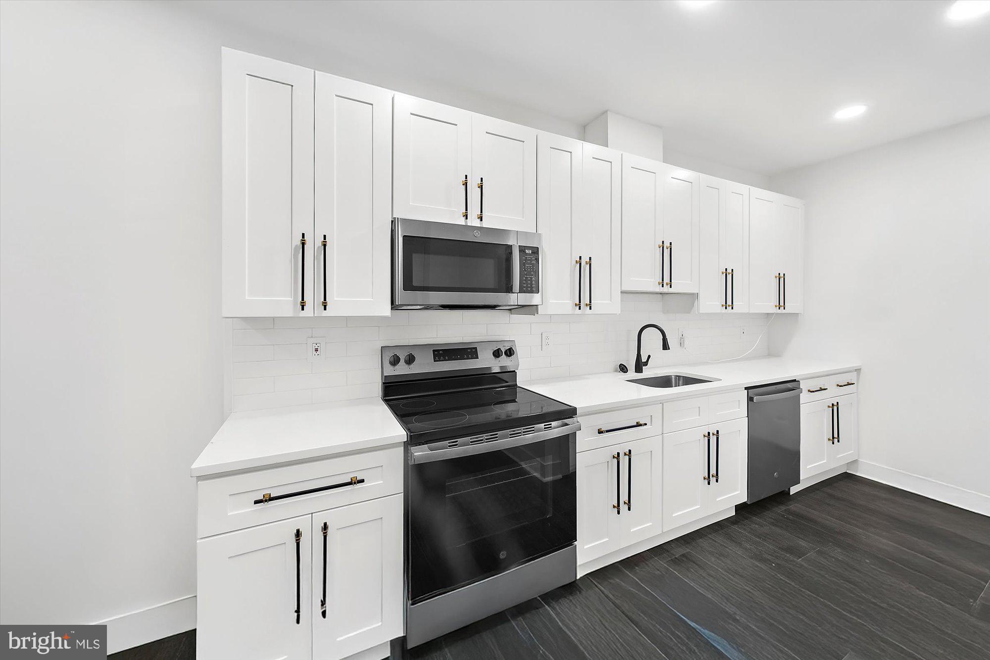 ELMWOOD PARK - Residential