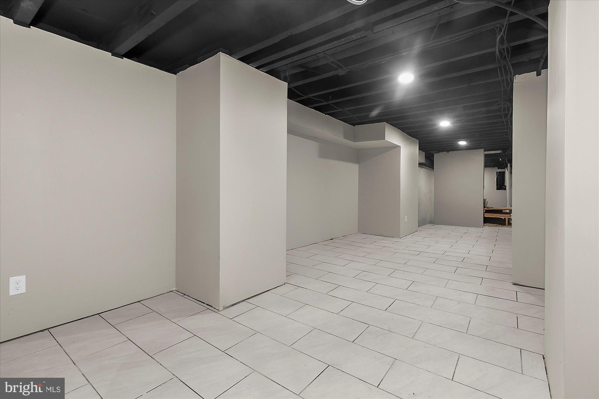 ELMWOOD PARK - Residential