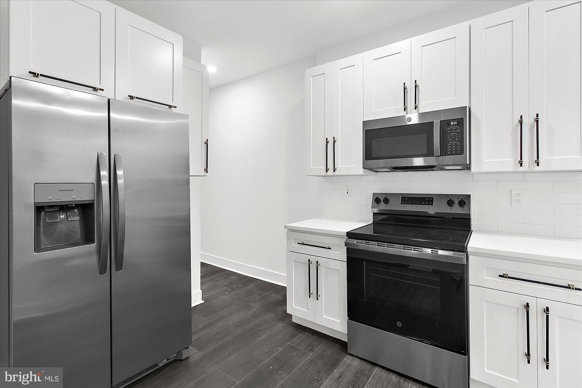 ELMWOOD PARK - Residential