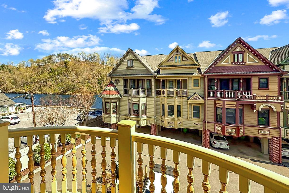 GASLIGHT LANDING - Residential