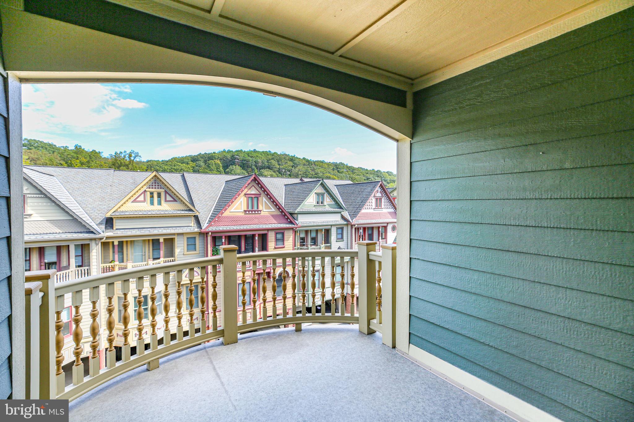 GASLIGHT LANDING - Residential