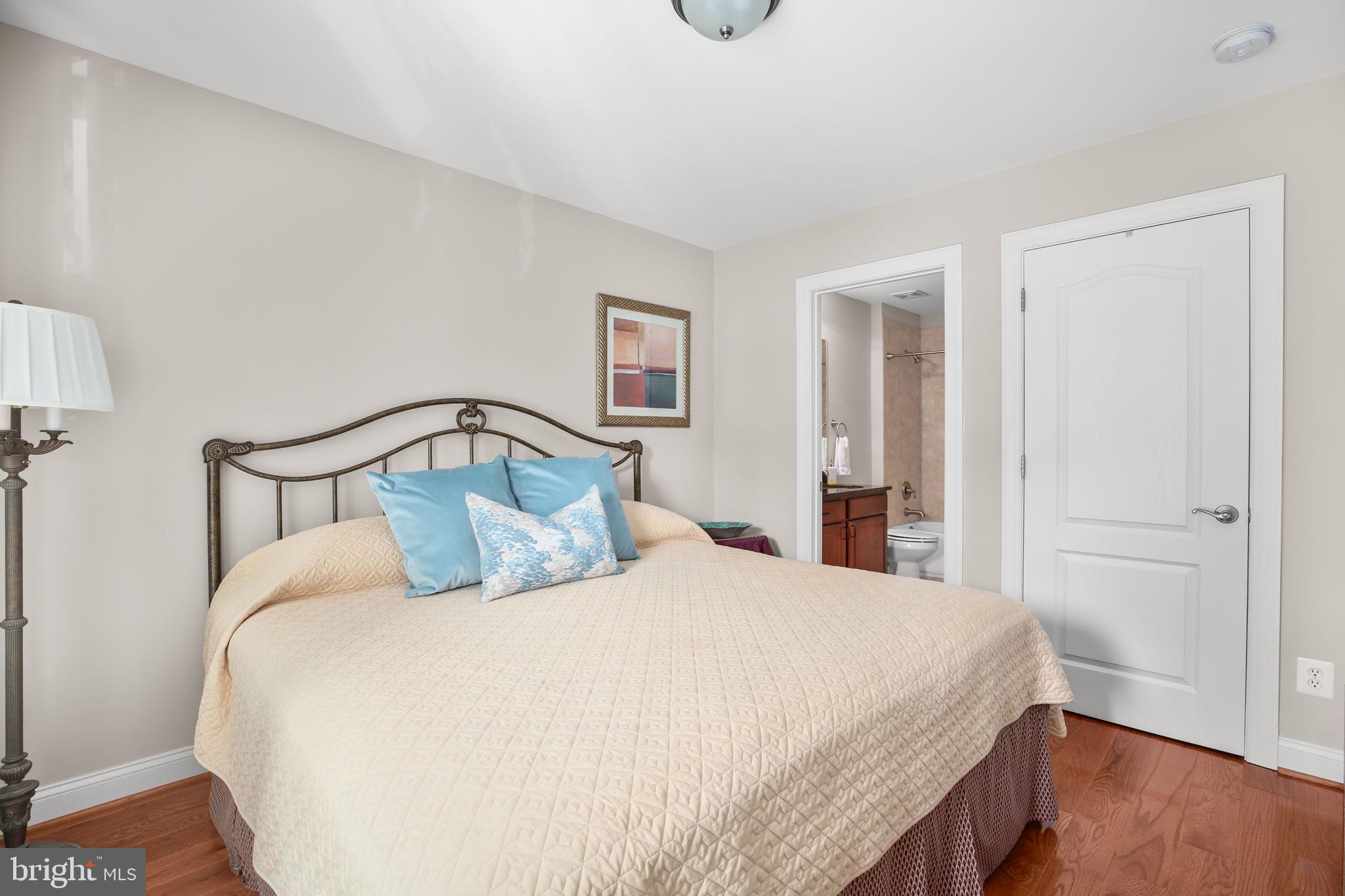 GASLIGHT LANDING - Residential