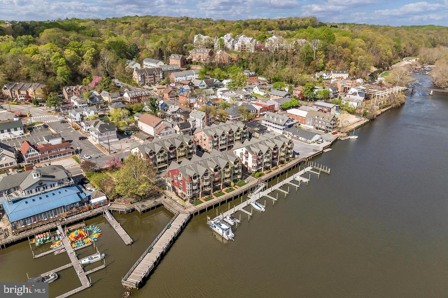 GASLIGHT LANDING - Residential