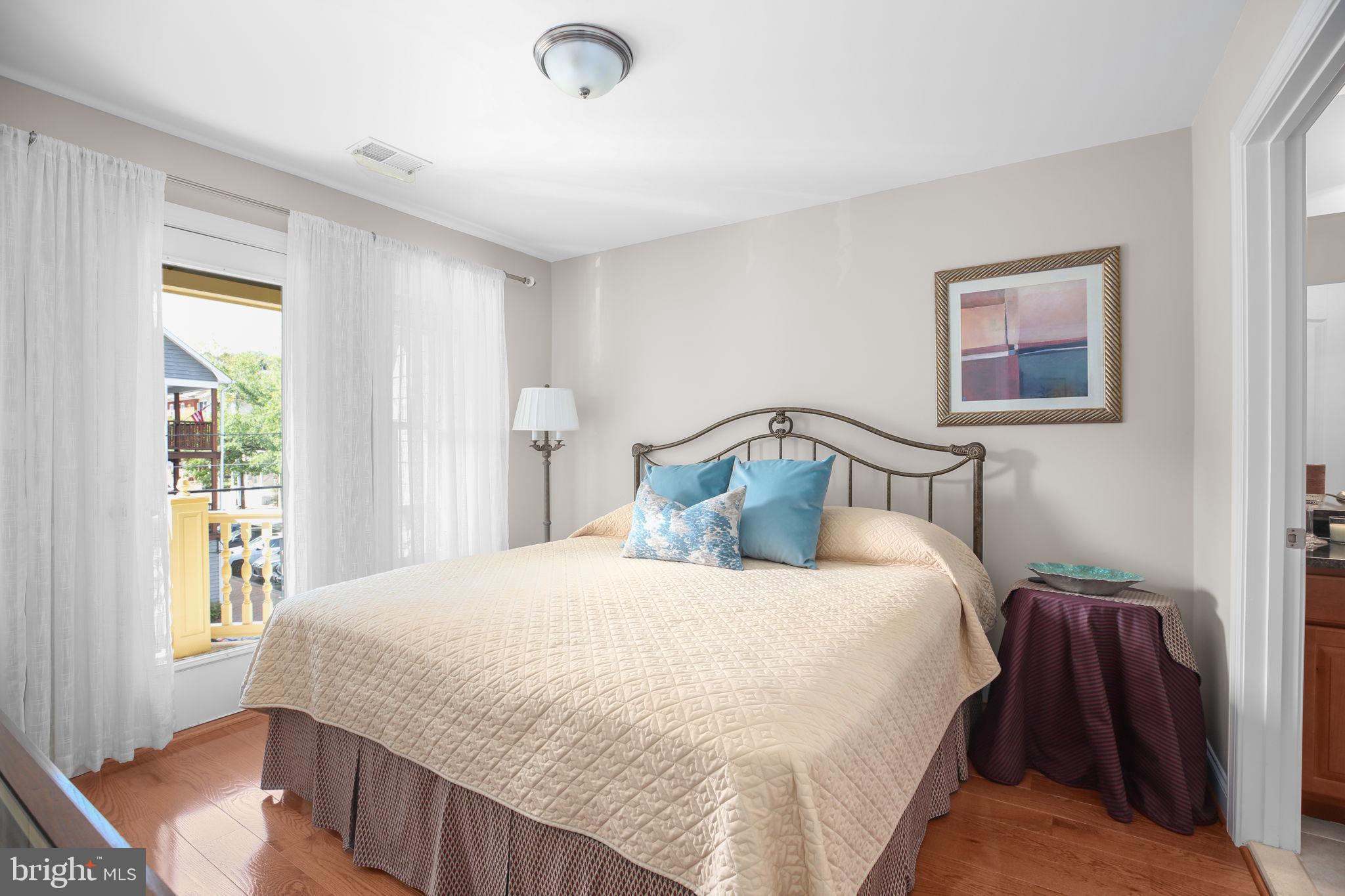 GASLIGHT LANDING - Residential