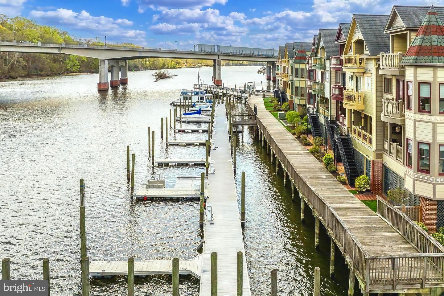 GASLIGHT LANDING - Residential