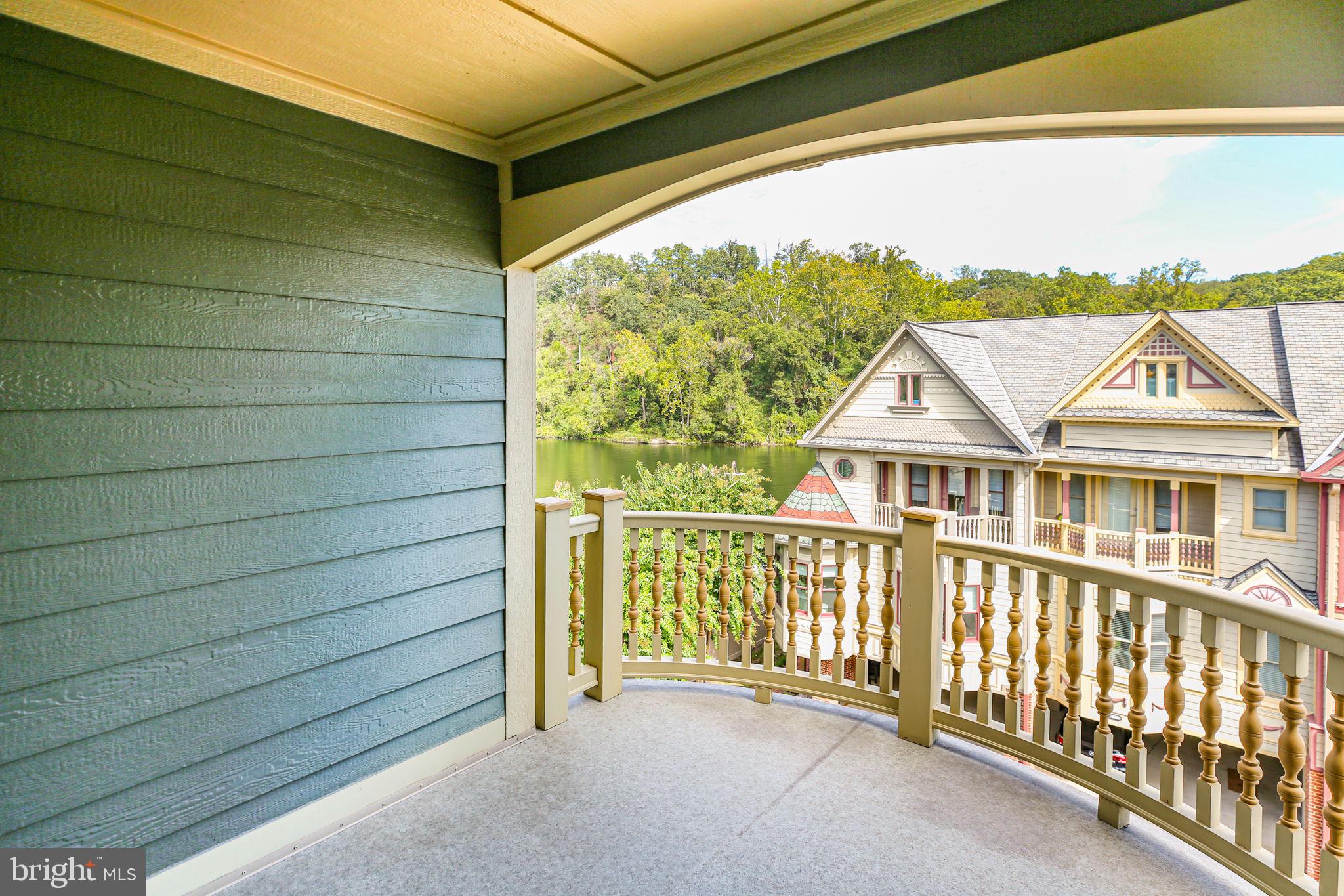 GASLIGHT LANDING - Residential