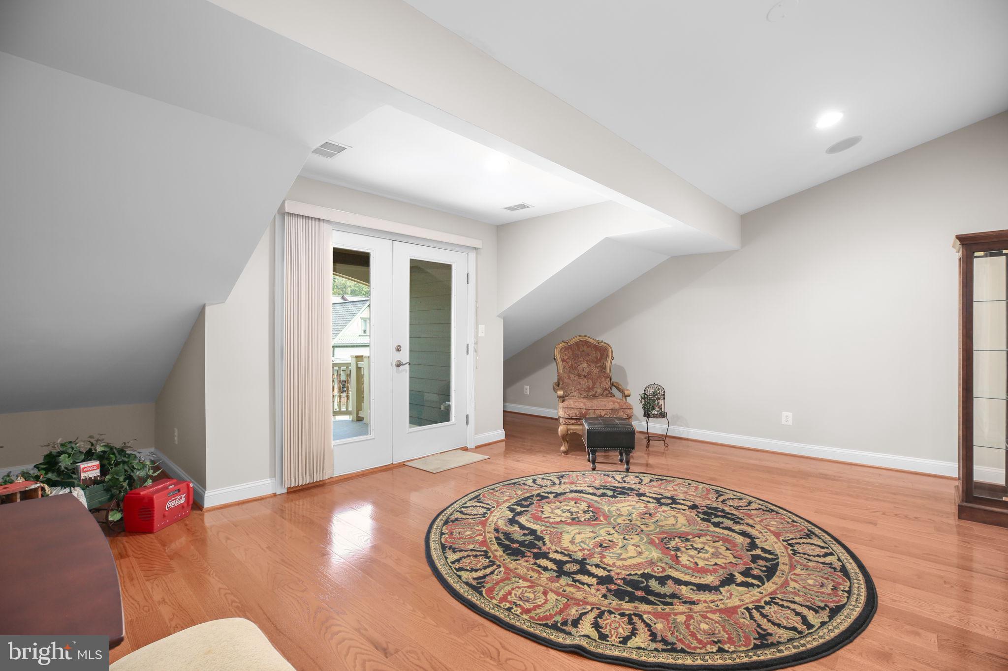 GASLIGHT LANDING - Residential