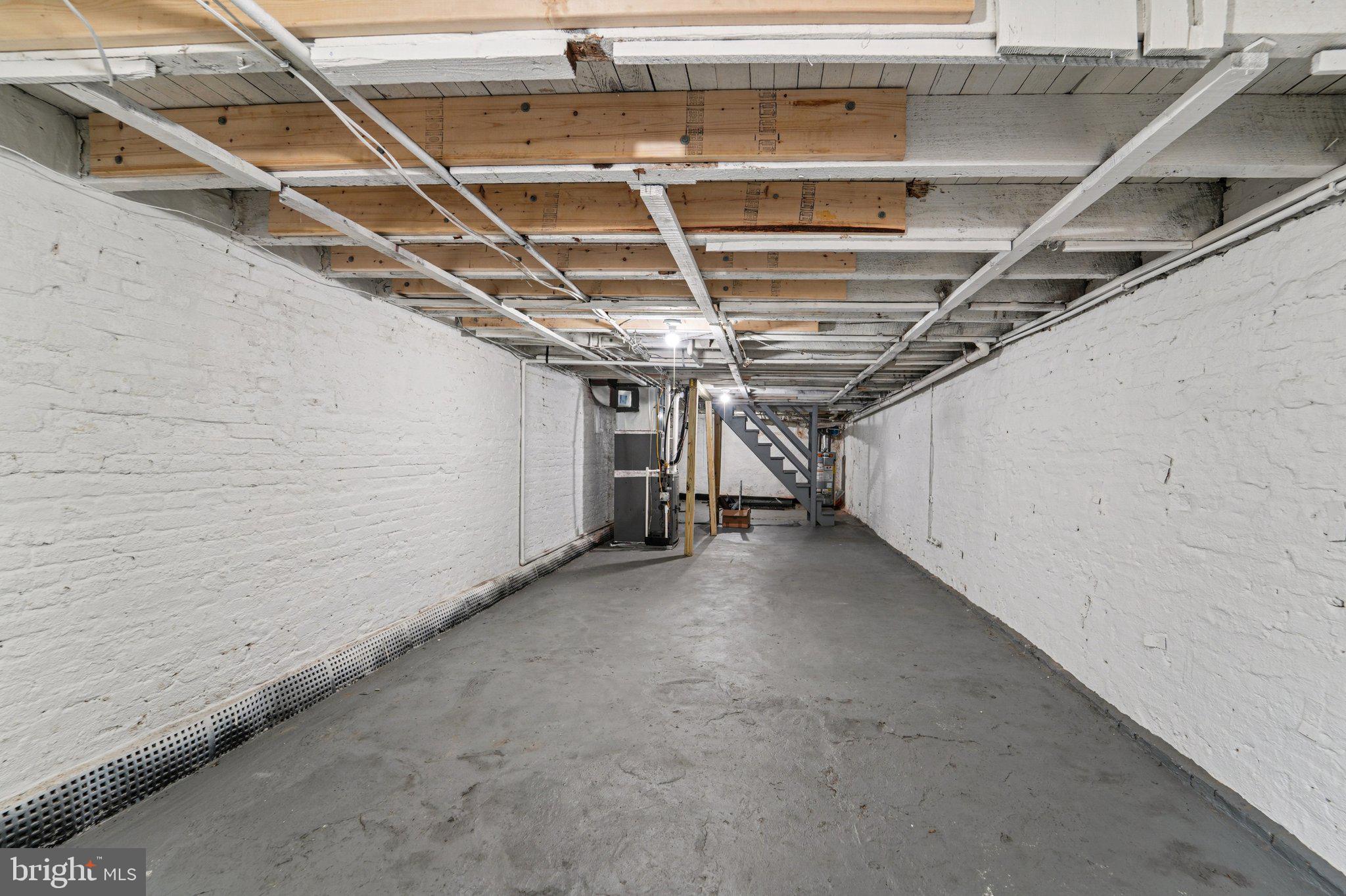 BROADWAY EAST - Residential Lease