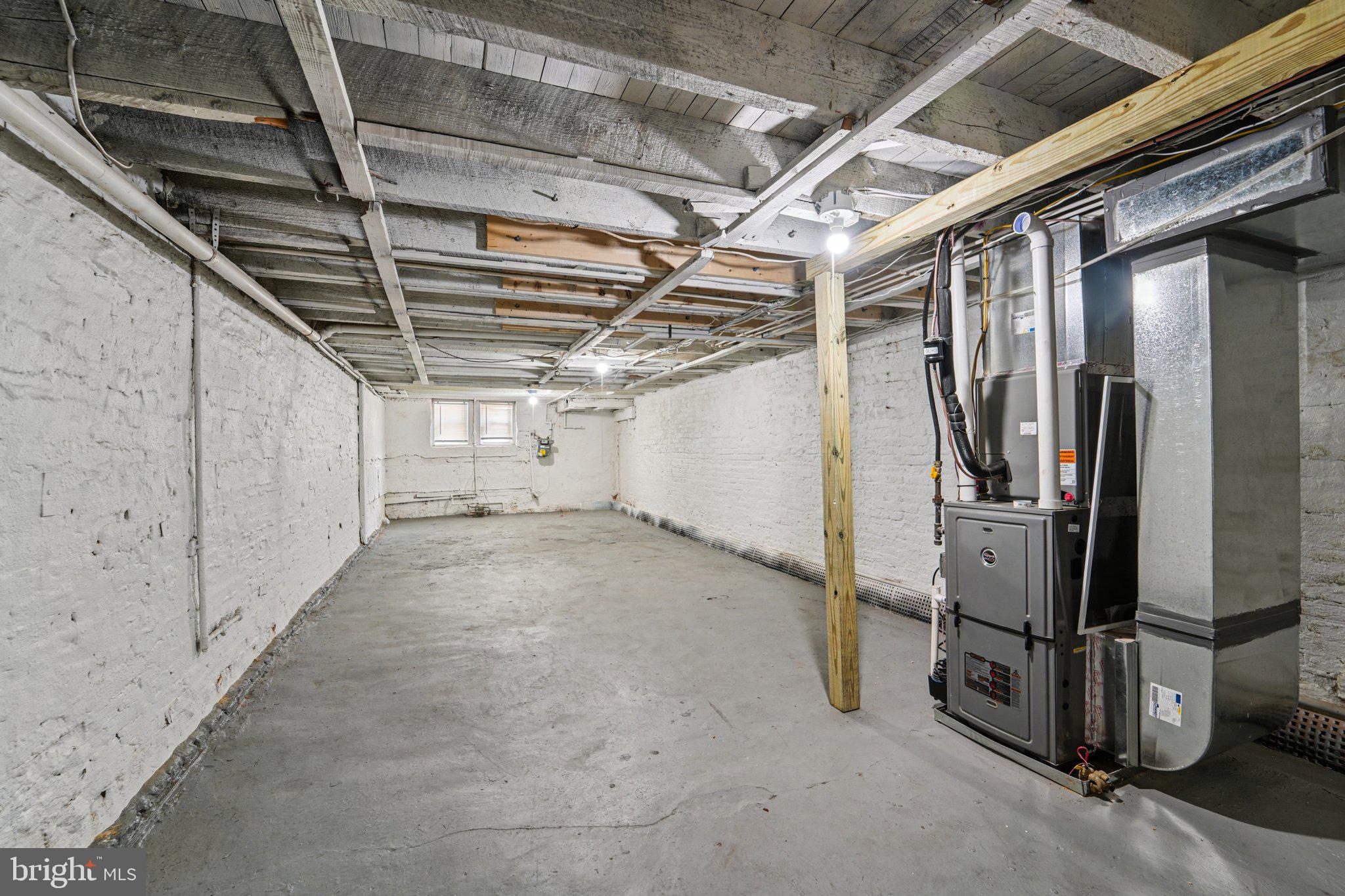 BROADWAY EAST - Residential Lease