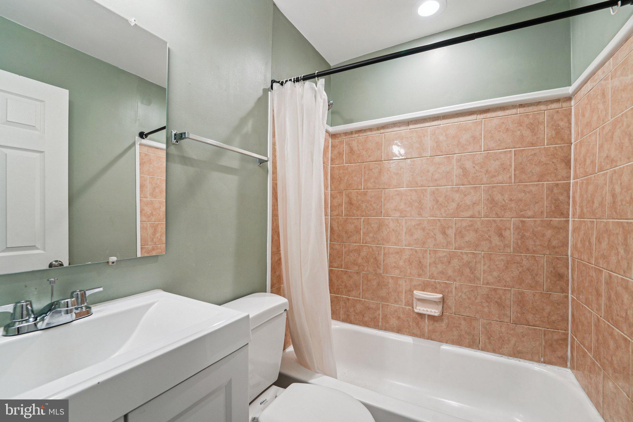 BROADWAY EAST - Residential Lease