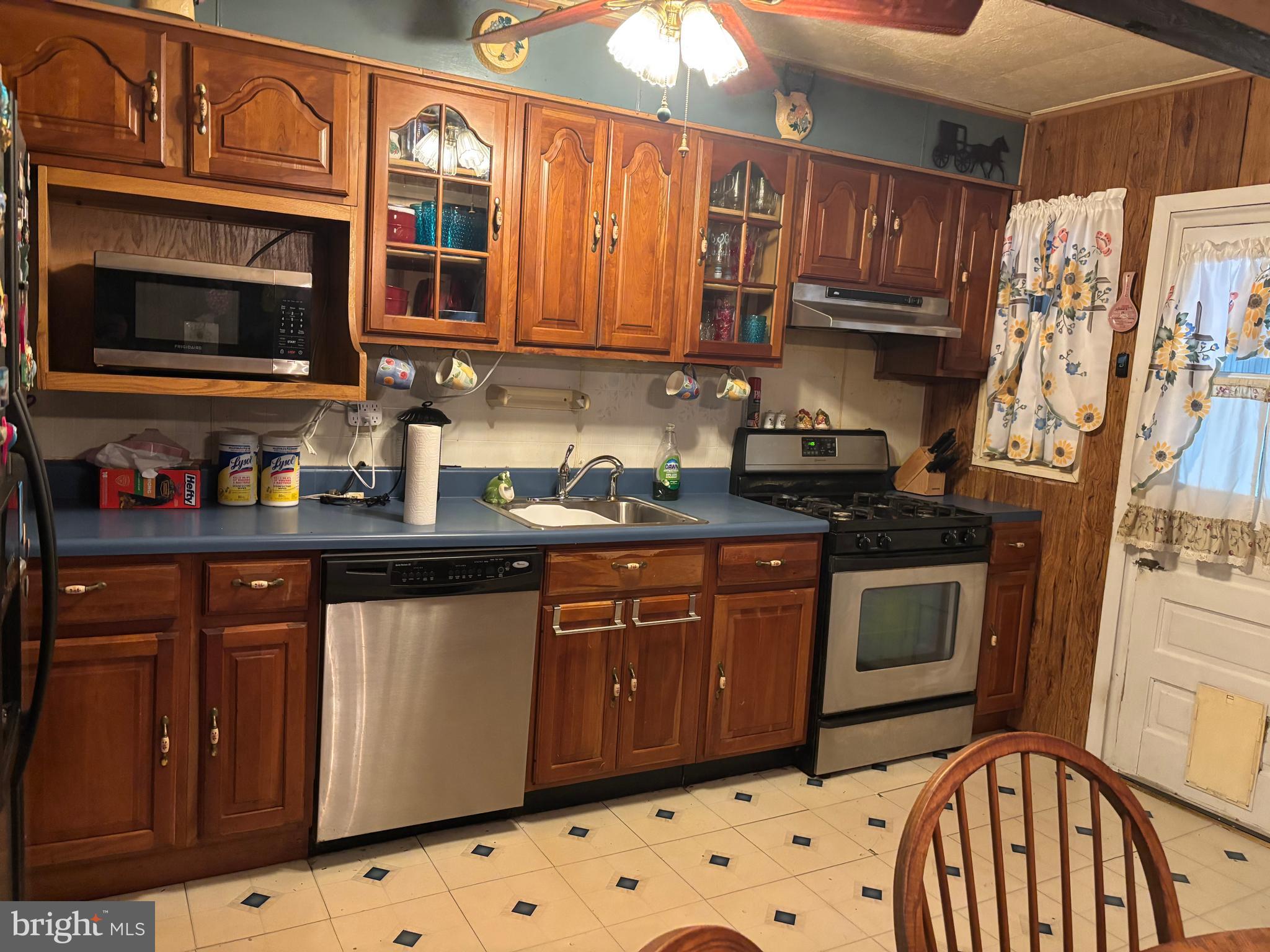 GRAY MANOR - Residential