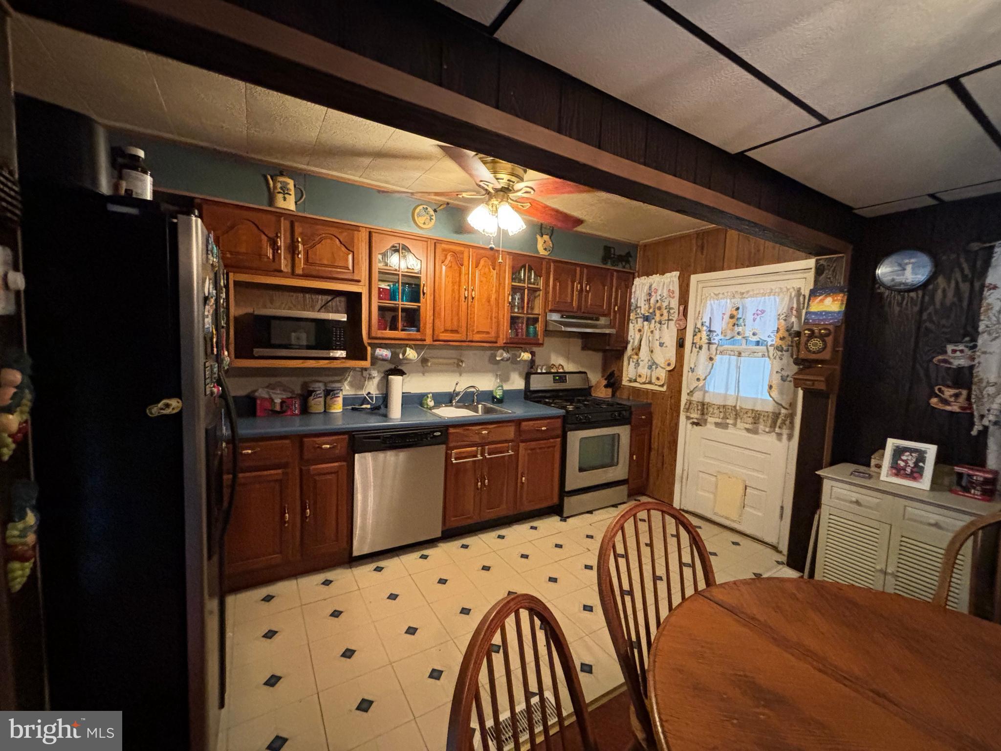 GRAY MANOR - Residential