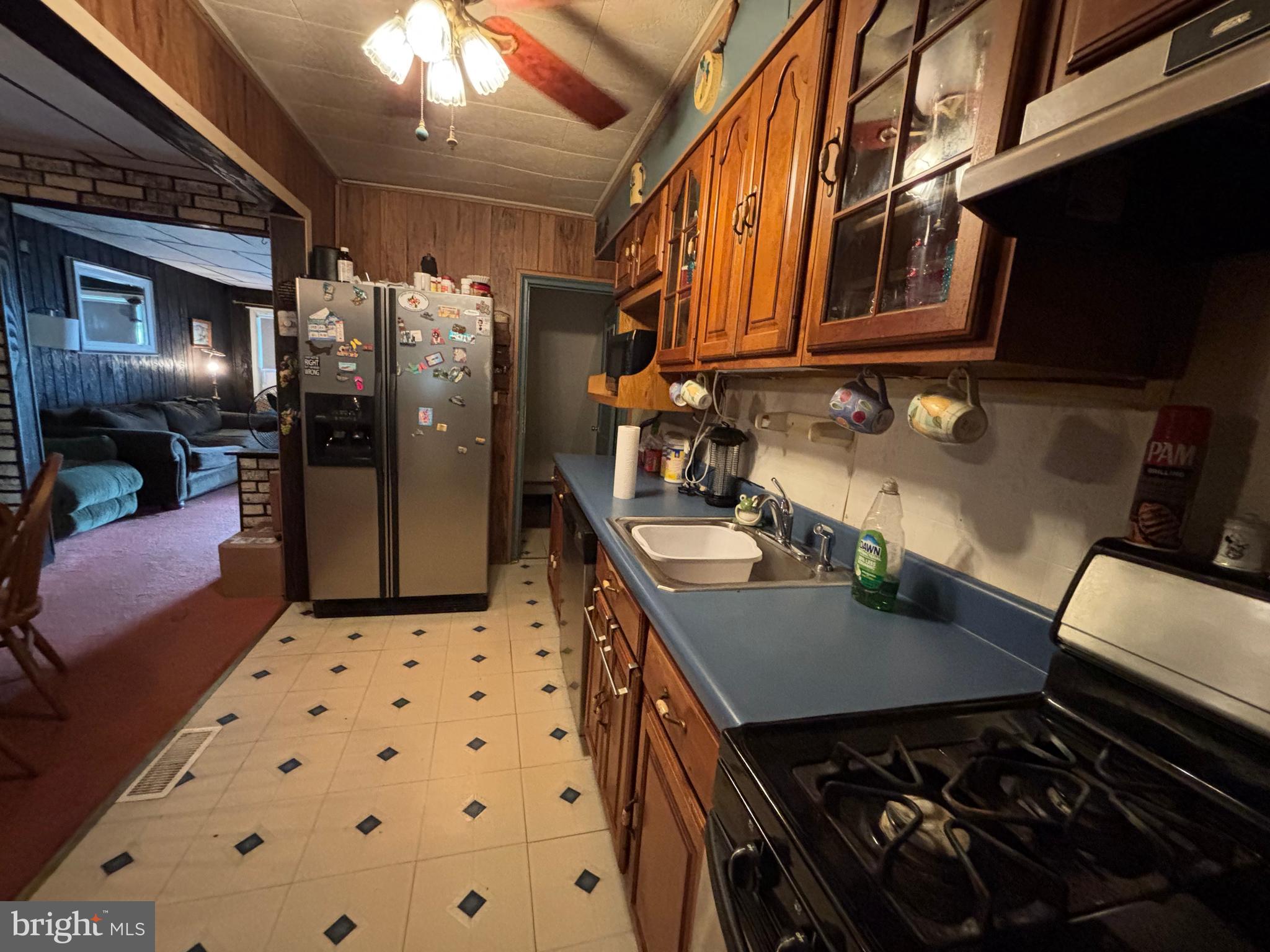 GRAY MANOR - Residential