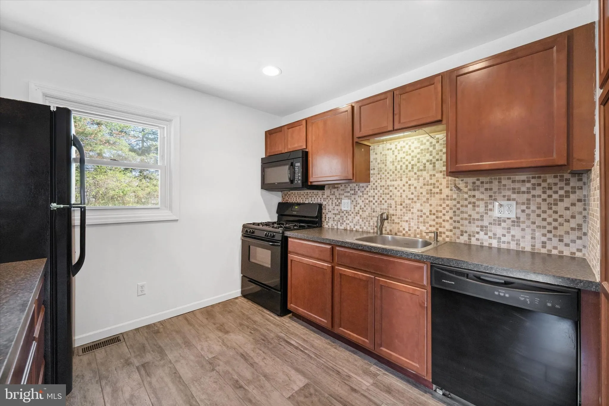 New Castle, Delaware 19720, United States, 4 Bedrooms Bedrooms, ,2 BathroomsBathrooms,Residential,Contingent,100334