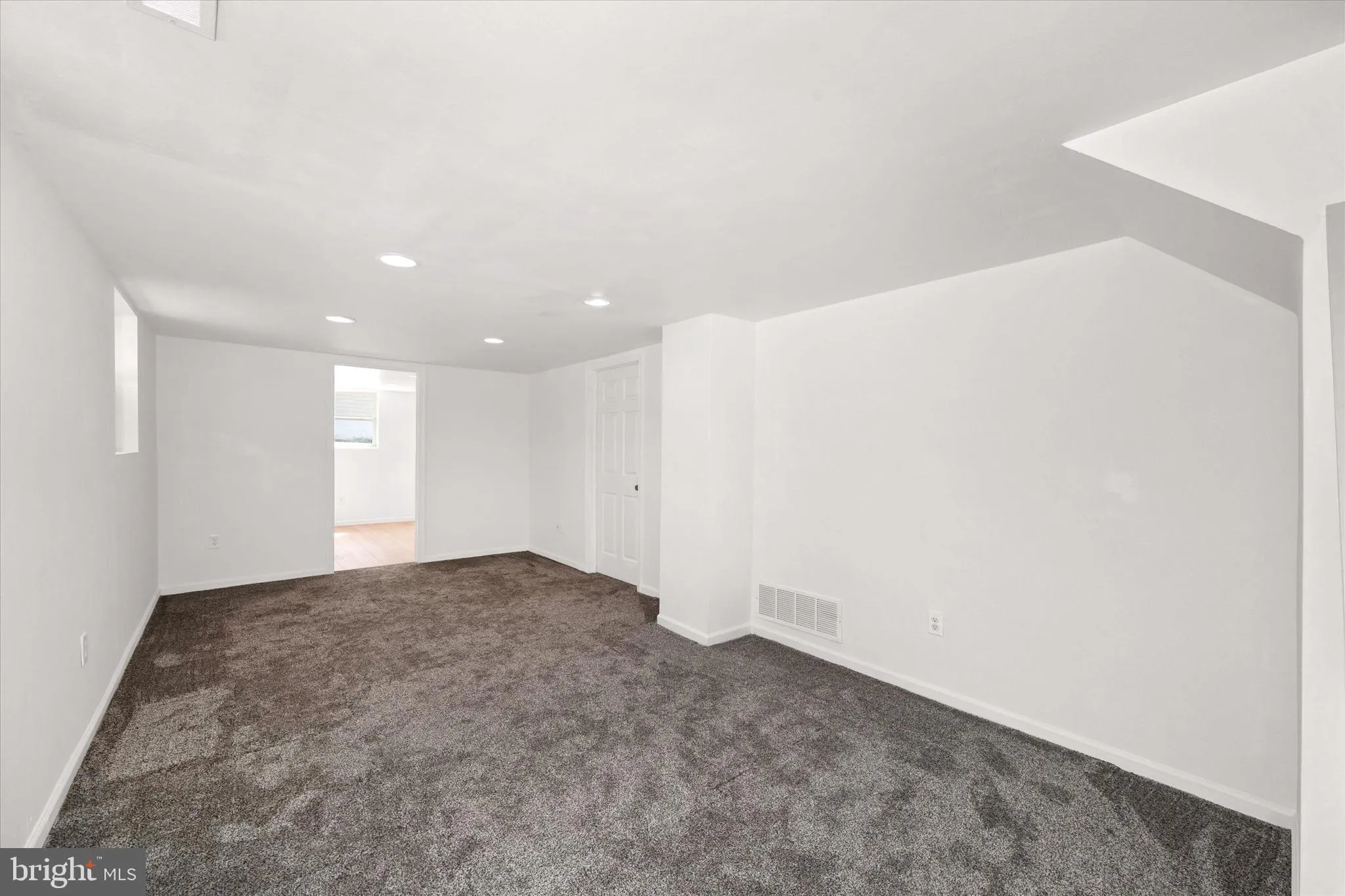 New Castle, Delaware 19720, United States, 4 Bedrooms Bedrooms, ,2 BathroomsBathrooms,Residential,Contingent,100334