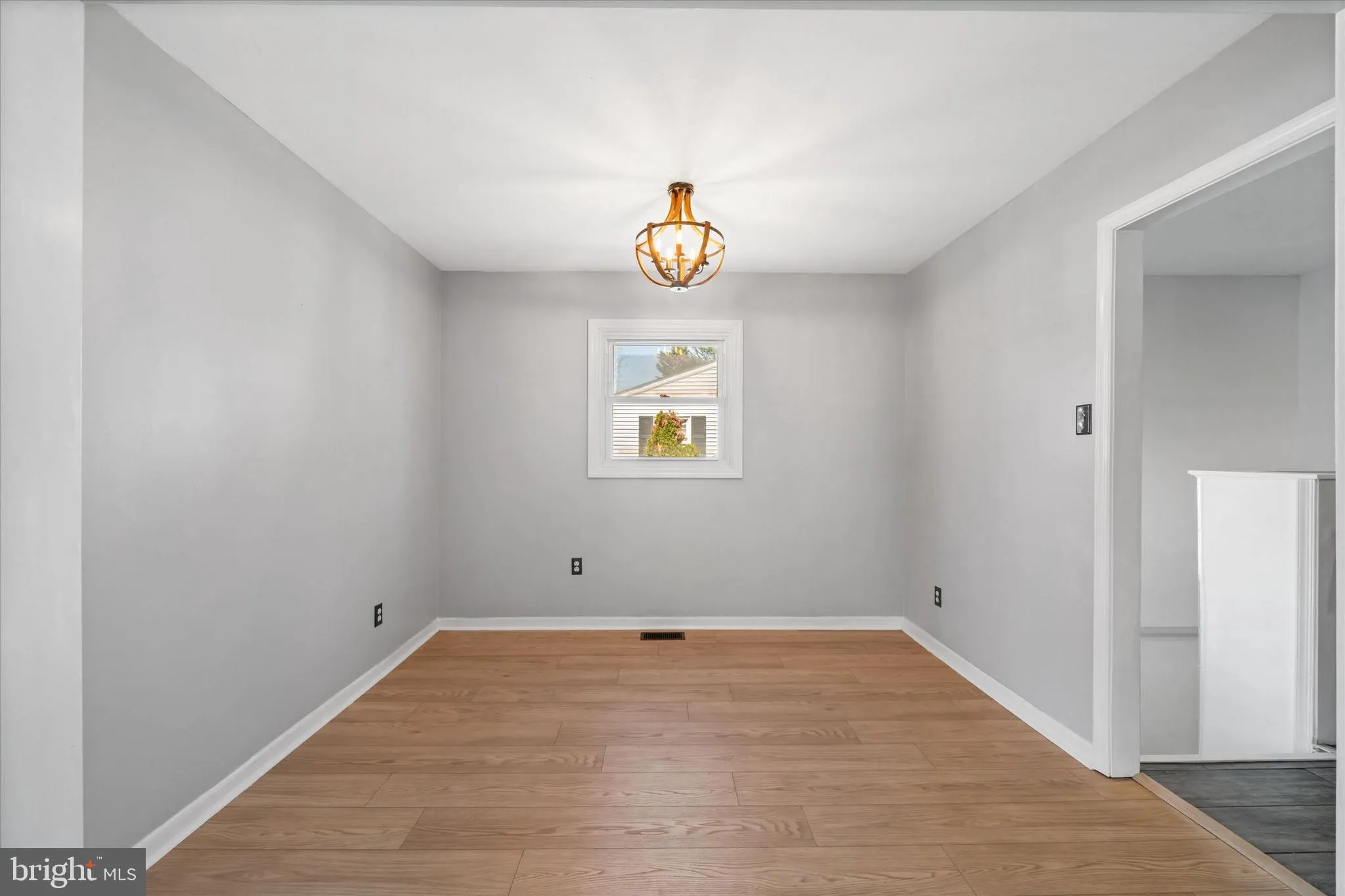 New Castle, Delaware 19720, United States, 4 Bedrooms Bedrooms, ,2 BathroomsBathrooms,Residential,Contingent,100334