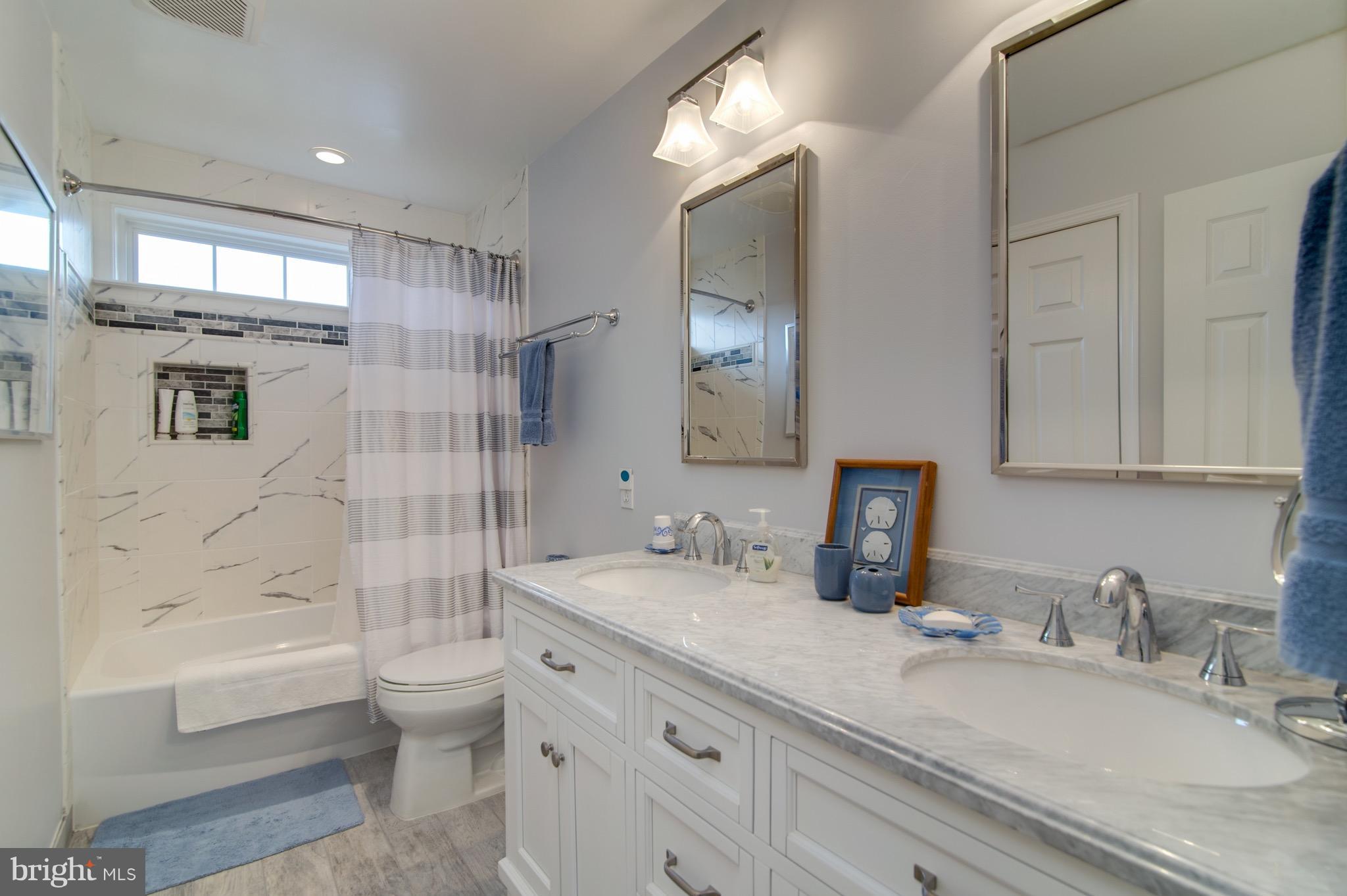 VIRGINIA OAKS - Residential