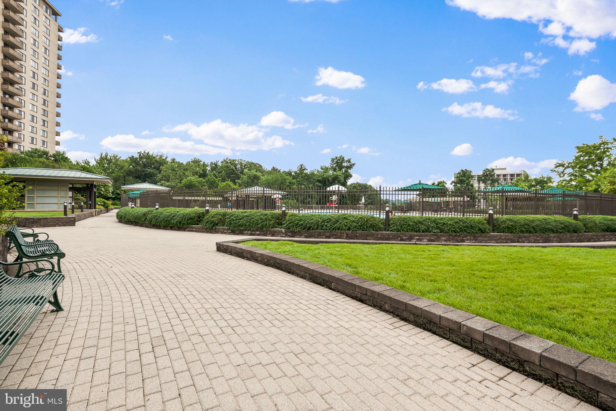 PROMENADE TOWERS - Residential