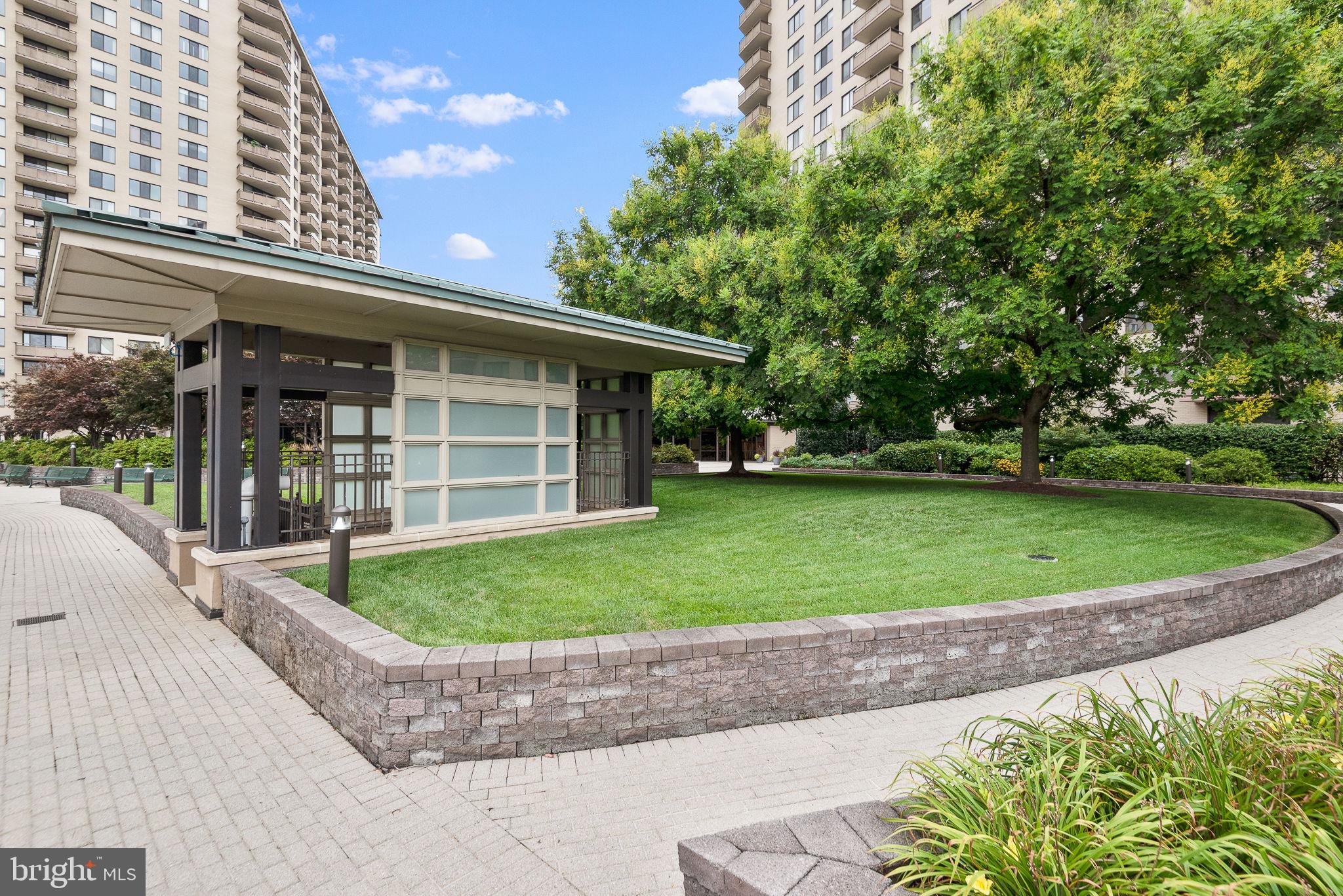 PROMENADE TOWERS - Residential