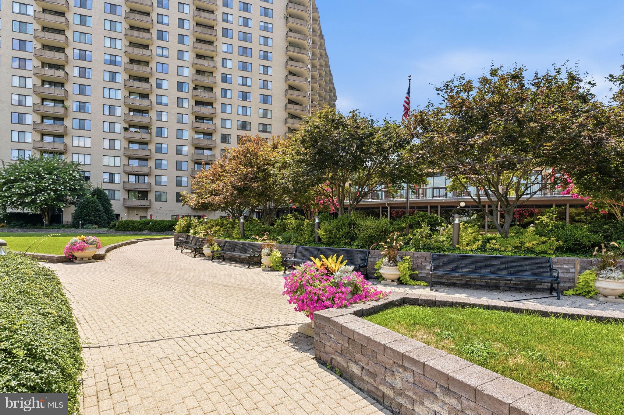PROMENADE TOWERS - Residential