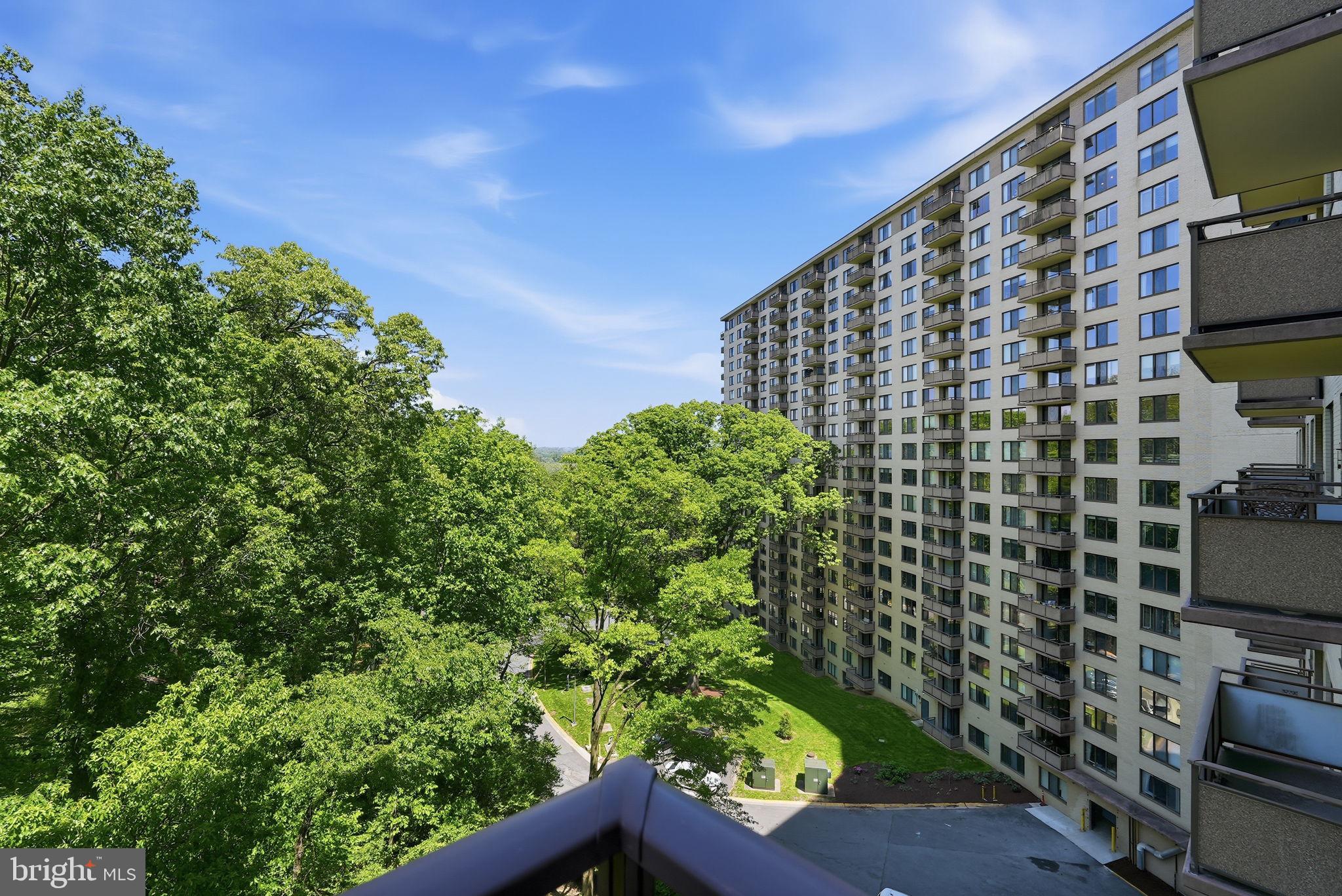 PROMENADE TOWERS - Residential