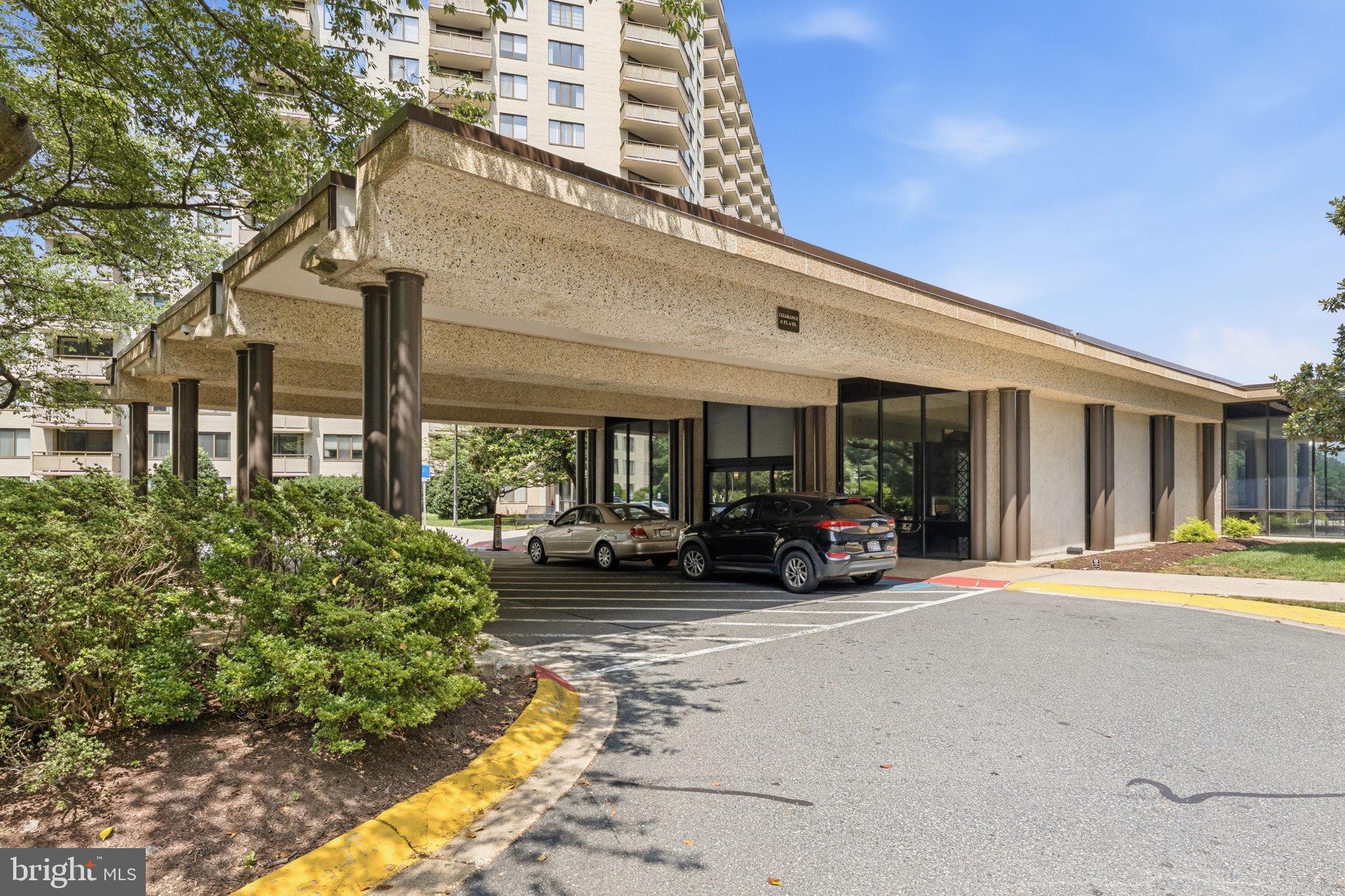 PROMENADE TOWERS - Residential