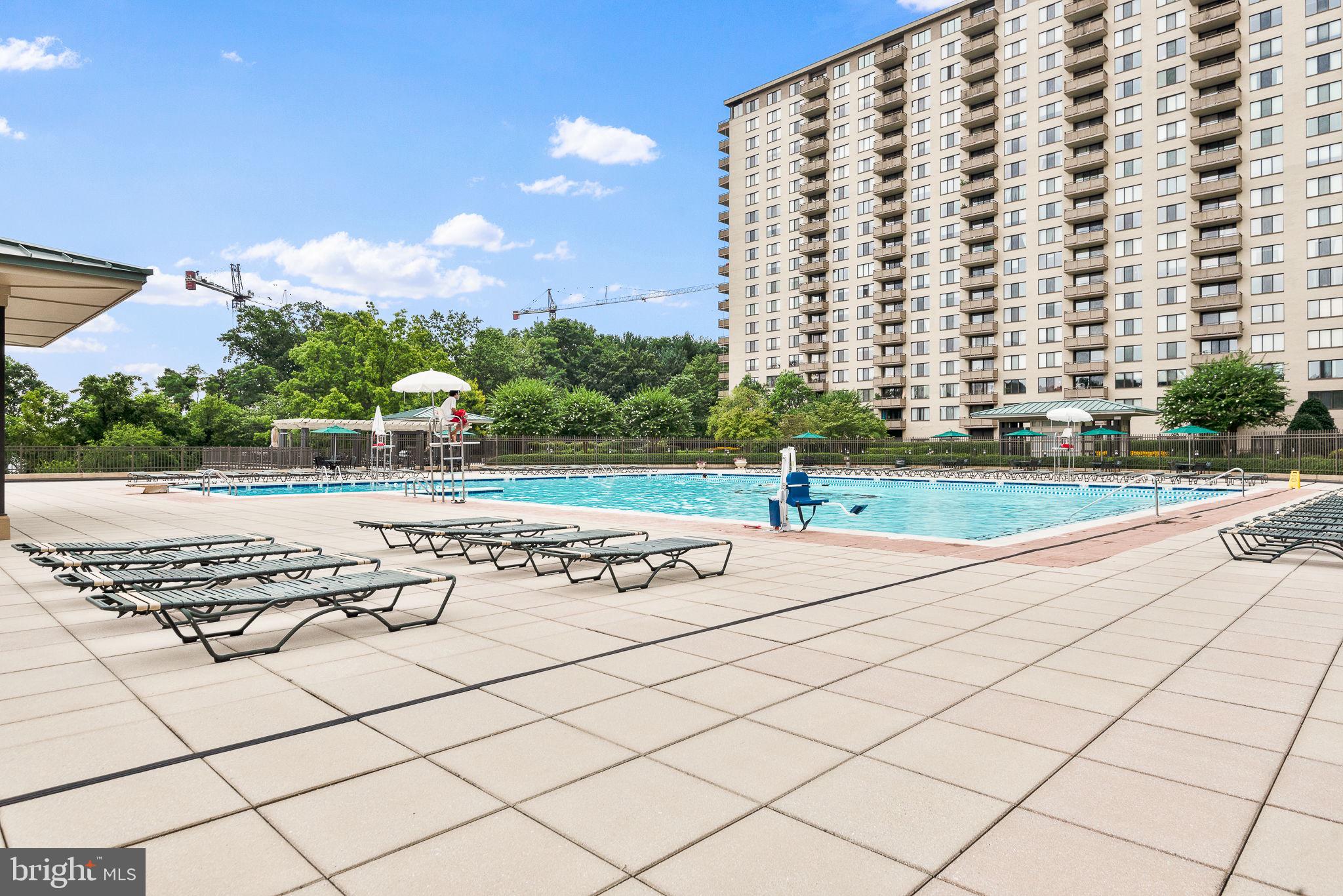 PROMENADE TOWERS - Residential