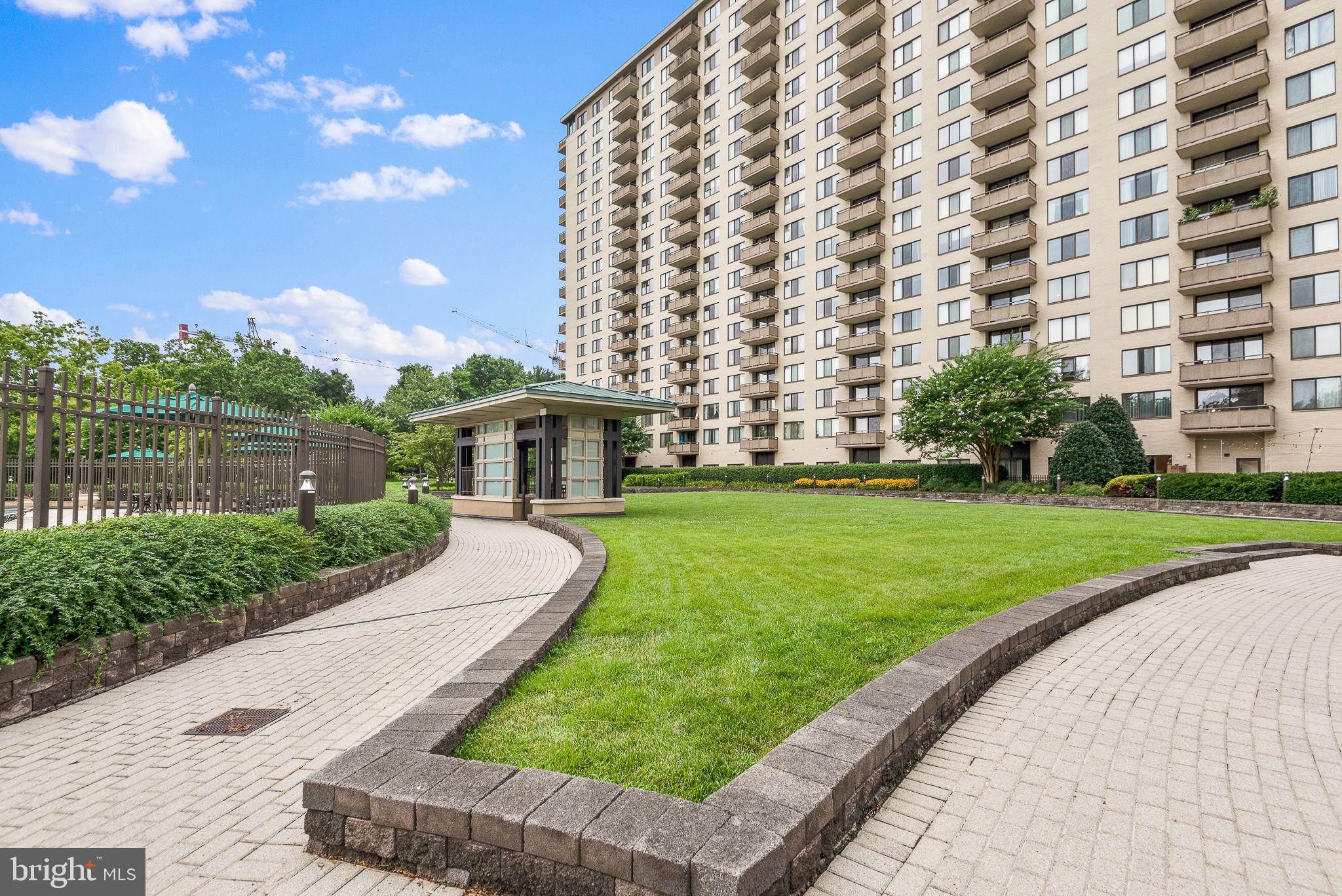 PROMENADE TOWERS - Residential