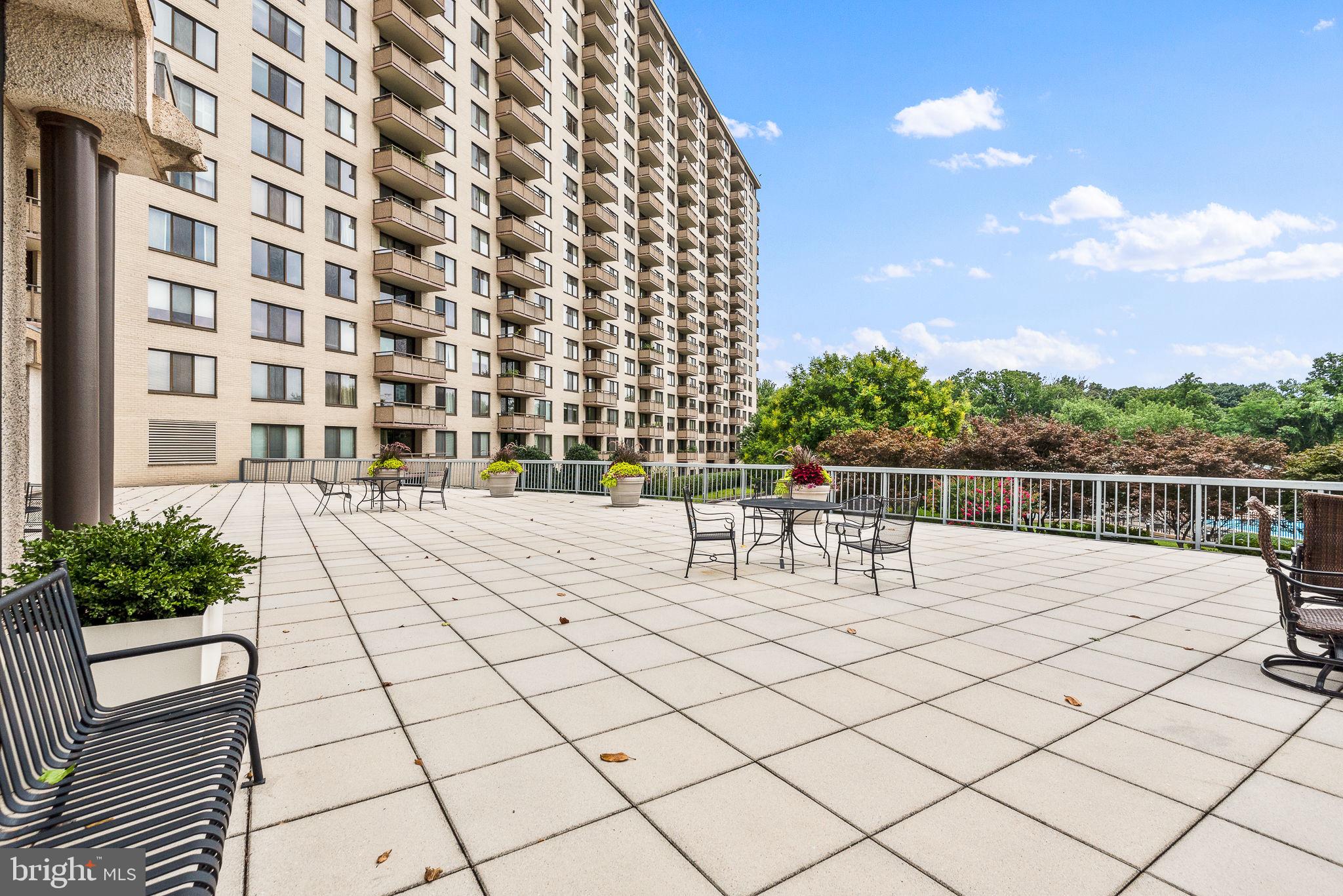 PROMENADE TOWERS - Residential